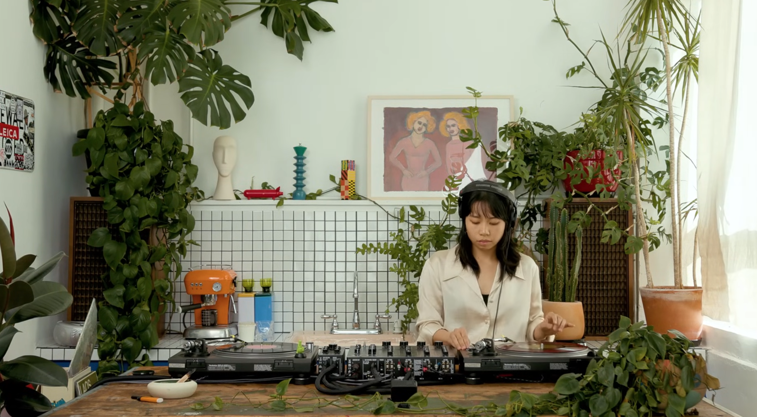 Thai Psych, Molam (หมอลำ), Luk Thung &amp; Soul [Vinyl Studio Session] with Diana Ratsamee