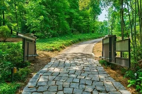 I grew up just a few houses down from here on Hillside Drive &mdash; and as kids, we&rsquo;d always wonder what the home at the very top of the hill looked like. Back then, it felt like the crown of the neighborhood &mdash; and now, I can tell you&he