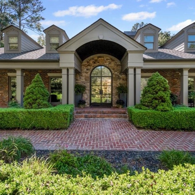There are homes that impress &mdash; and then there are homes that move you.

Looking for a luxury home near Chastain Park that blends timeless design with modern comfort?

320 Long Glen Drive in Sandy Springs delivers it all &mdash; reimagined archi