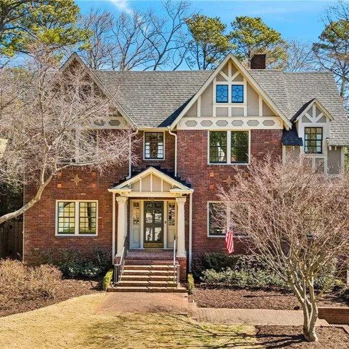 Listing Love 💕 This classic Buckhead Tudor, was thoughtfully reimagined in 2022 and has just come to the market. 

We love that the morning light pours across the marble counters &amp; doors open to a screened porch where guest can comfortably linge