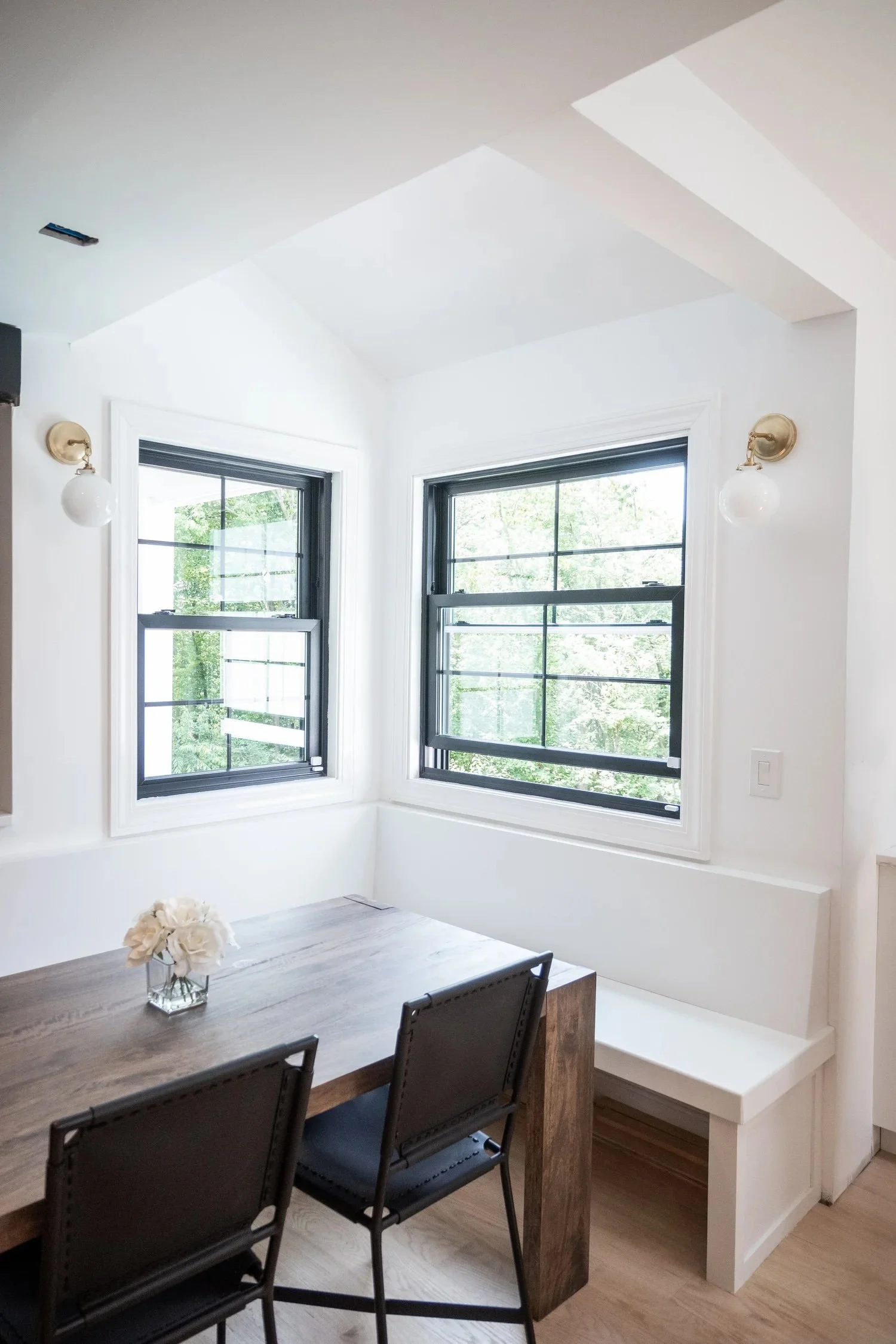 Interior+Designer+-+Built+In+Kitchen+Banquette+Dining+Table.jpeg