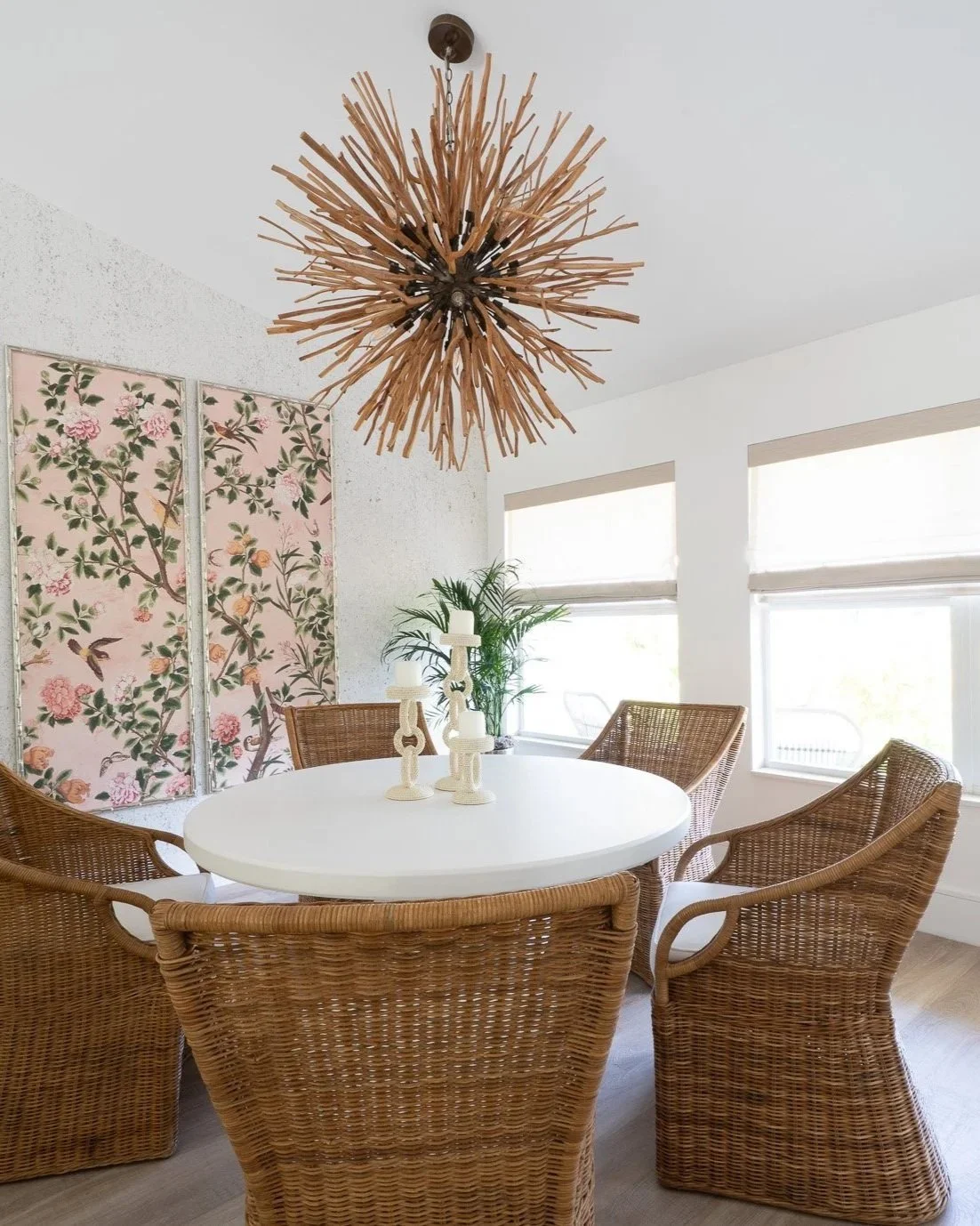 Bright%2BWaterfront%2BDining%2BArea%2Bwith%2BLarge%2BWindows.jpg