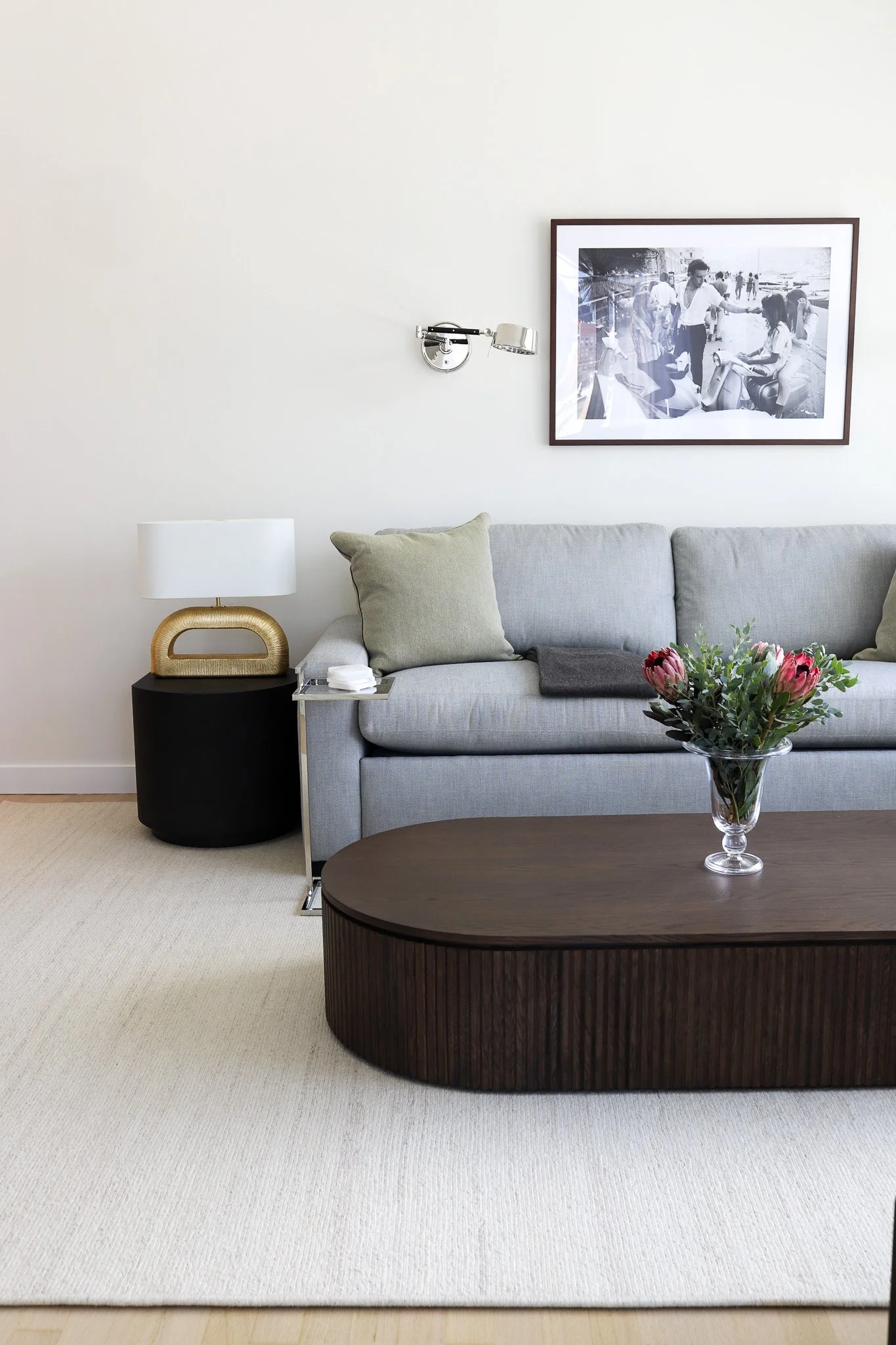 Living room mixing different color s and textures to creat a cohesive luxury atmosphere