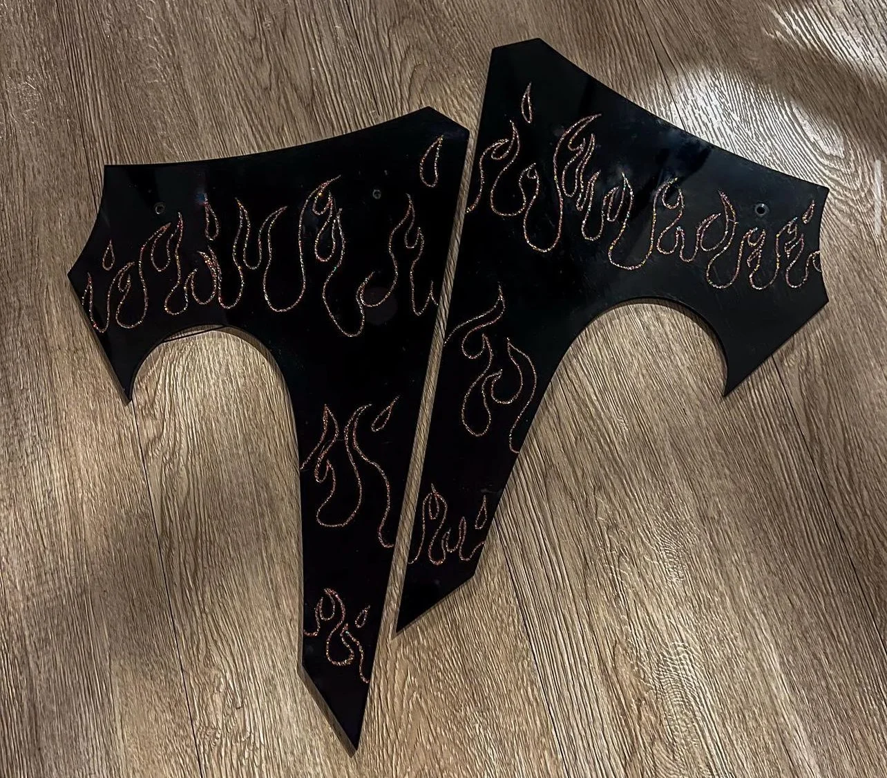 Engraved spoiler endplates with a glitter inlay