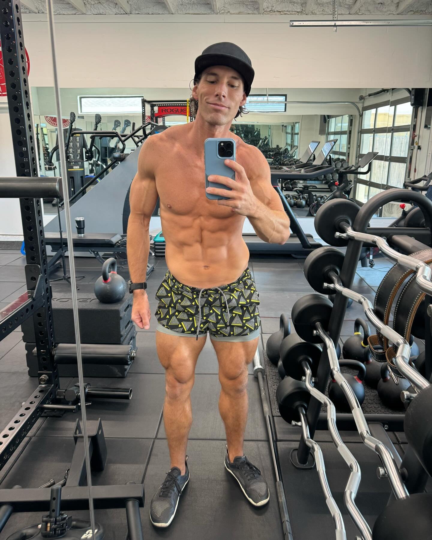 How I stay single digit body fat year round at 40 years old.

Diet: As boring as it may sound for some of you, I eat pretty much the same thing every day. The only exception to this is usually the weekends, which often means pizza &amp; ice cream. 🤤