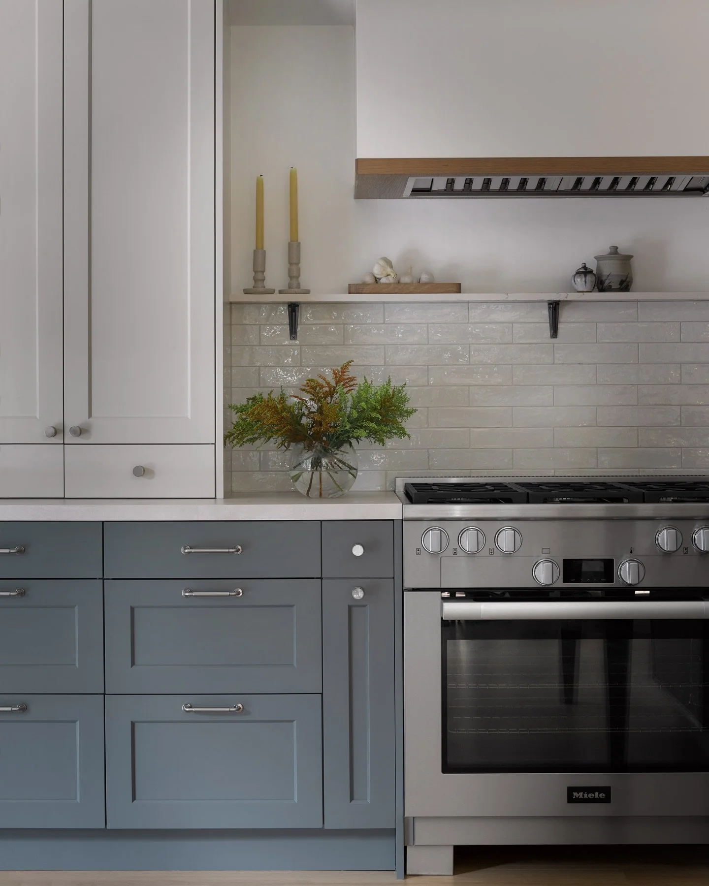 Straight on detail view of this cooking centre. Mixing two lacquered cabinet colours and featuring a Miele range 

Design: @designstrom 
Builder: @craftsmanreno 
Photo: @vincentlions