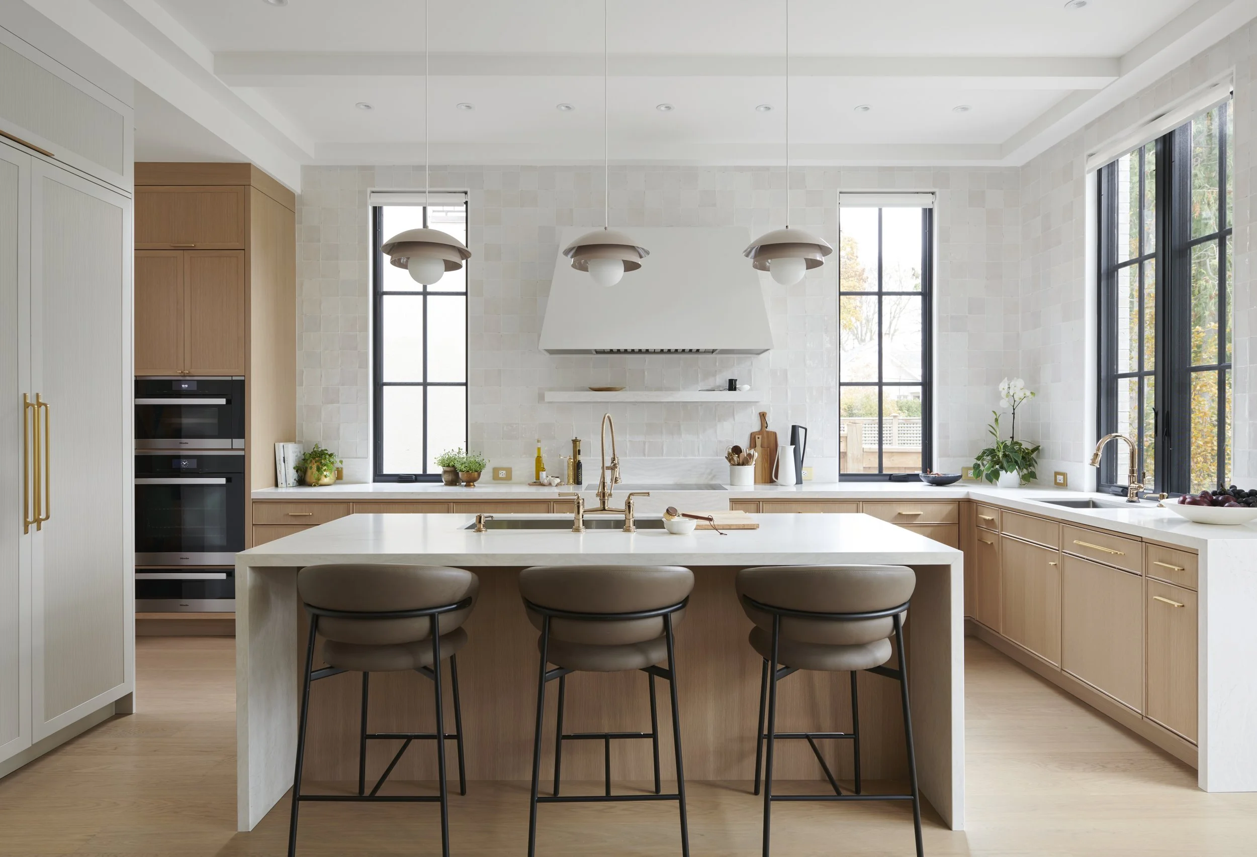 Thin Shaker White Rift Oak Kitchen Reeded Doorstyle