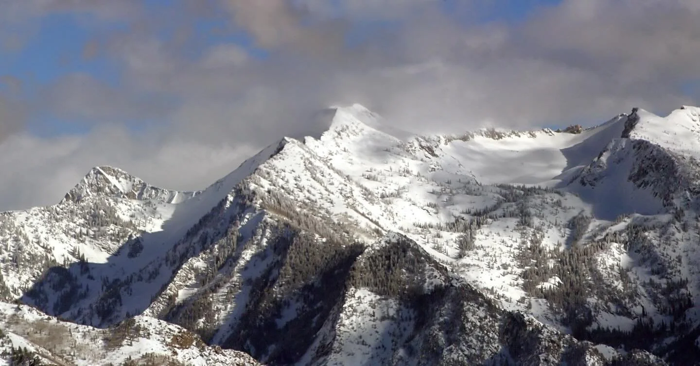 Winter in the Wasatch. Snow-covered ridge-lines, deep canyons, and endless alpine views&mdash;experienced on private helicopter tours for 1&ndash;5 guests, using a variety of aircraft tailored to your group and the conditions.
#SaltLakeHeliTours #Was
