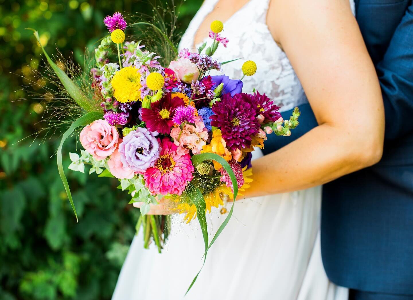 Happy Spring! 🌷☀️🌈 We are looking forward to a new season filled with blooming colors, creative dishes, fun events and new adventures! 

&bull;

Catering, Bar Service, Event Planning and Day-of Coordination: @blacktiecateringandevents 
Photography: