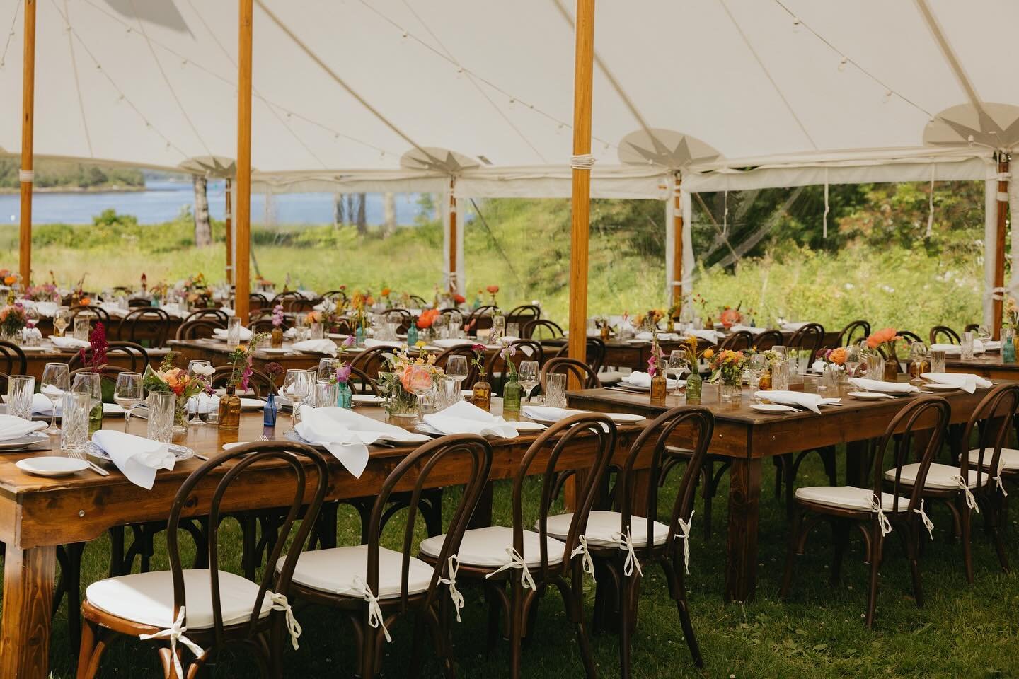 Nothing beats a sailcloth tent with a waterfront view. Hello to another beautiful wedding season in Maine!☀️🌊

&bull;

Photography: @lensymichelle 
Venue: @1774inn 
Event Planning, Day-of Coordination, Catering and Bar Service: @blacktiecateringande
