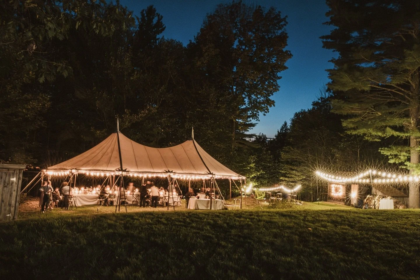 This velvety blue Maine sky made the perfect natural backdrop for S + H’s dreamy dessert table.✨
Catering, Bar Service, Day-of Coordination, Planning: @blacktiecateringandevents 
Photography: @chrisbennettweddings 
Florist: @honeysuckleway 
Re