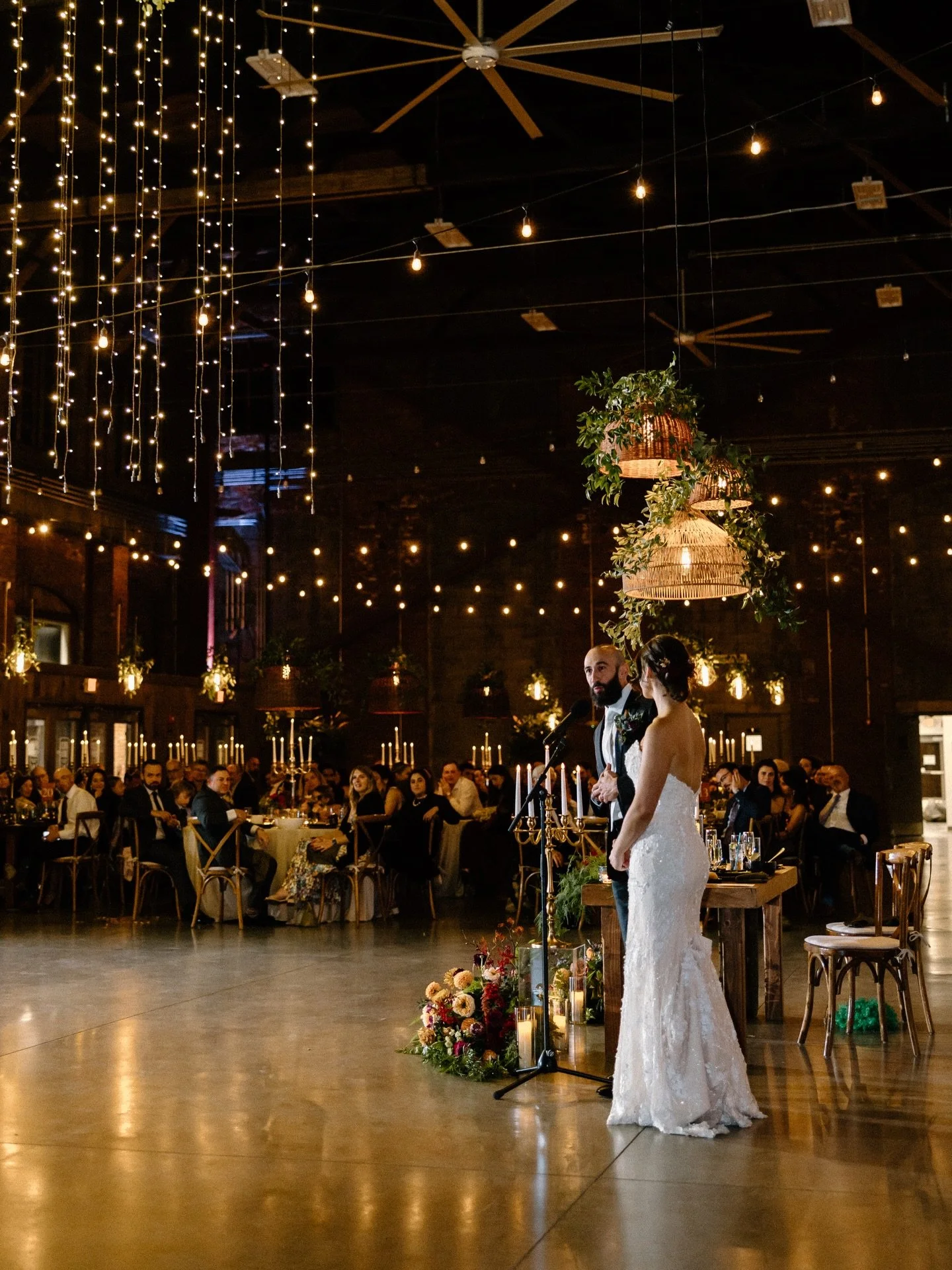 An intimate, golden-lit moment before the big celebration ✨ The warm glow, the emotion, the atmosphere&hellip; true first-dance goals. 😍

Still swooning over the details of this stunning September wedding and this incredible couple!

&bull;

Caterin
