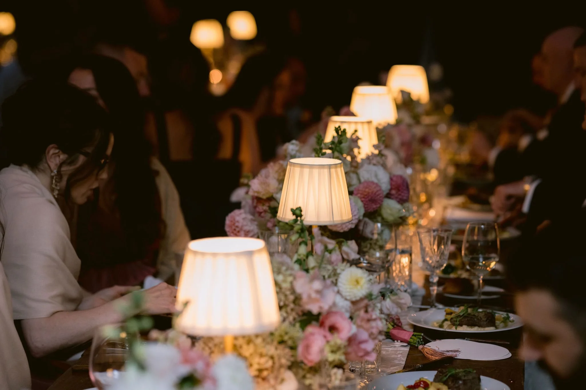 Good taste extends beyond the menu. 💡🌸

Venue: @thebarnonwalnuthill
Catering &amp; Bar: @blacktiecateringandevents
Planning, Florals &amp; Design: @lanitoscanodesign
Photo: @codyjamesbarry
Lighting: @griffingriffinlighting

#maine #mainecatering #c
