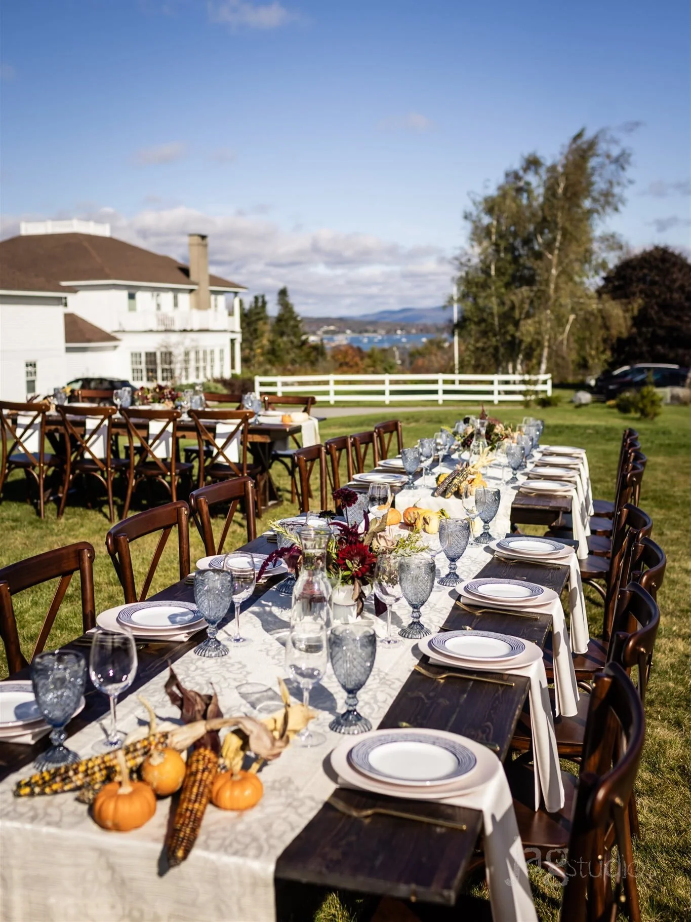 Al fresco fall dining. 🍂🕯️

Producer: Emerge Event Collective @emergeeventcollective #EmergeCollective and #EmergeMaine
Host Property: Ash Point Estate @ashpointestate
Planning &amp; Design: Jaclyn Watson Events @jaclynwatsonevents
Photography:  Ja