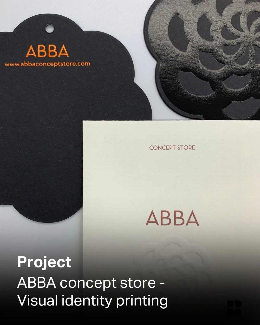 The visual identity of the ABBA concept store features elegant cloth labels, envelopes, and business cards with a combination of copper and black hot foil stamping, along with embossing. This cohesive design embodies luxury and sophistication. 🙌🏻🌿
