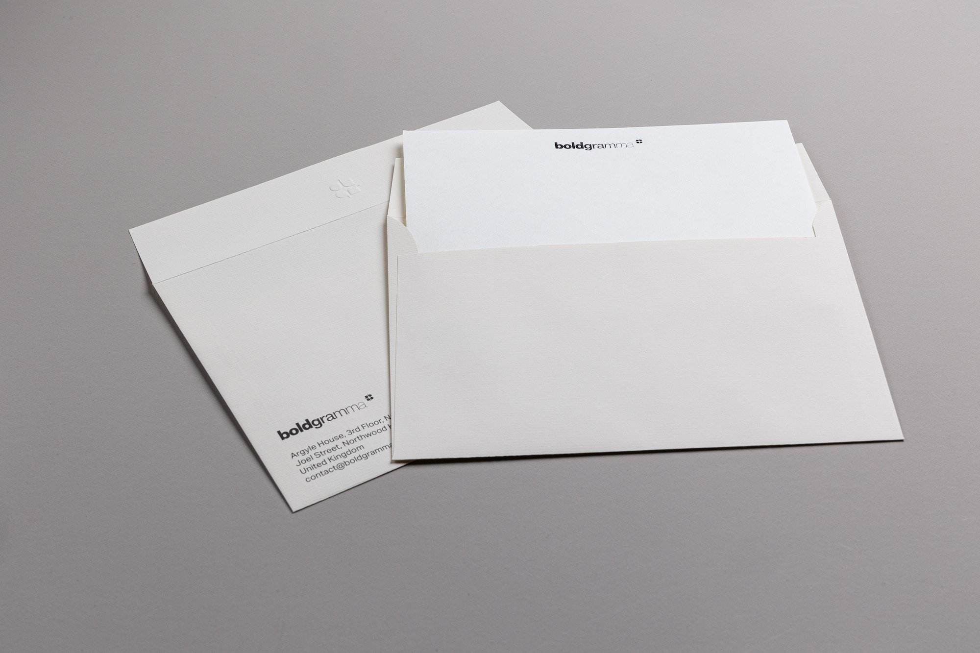 Writing paper with envelope: 160 x 230mm (6.3 x 9.05 inch) - BoldGramma