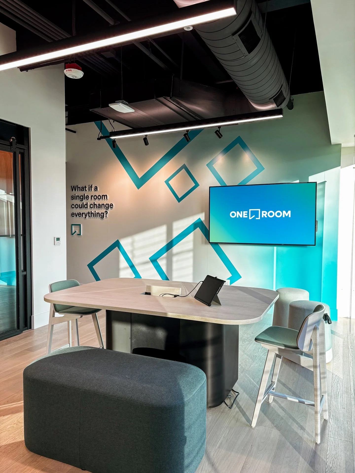 Sharing more from our @oneroomhealth Las Vegas showroom install! Loving this multi-use space that blends office with an activated brand experience. From the finishes to the custom furniture, every detail reflects the OneRoom vision for the future of 