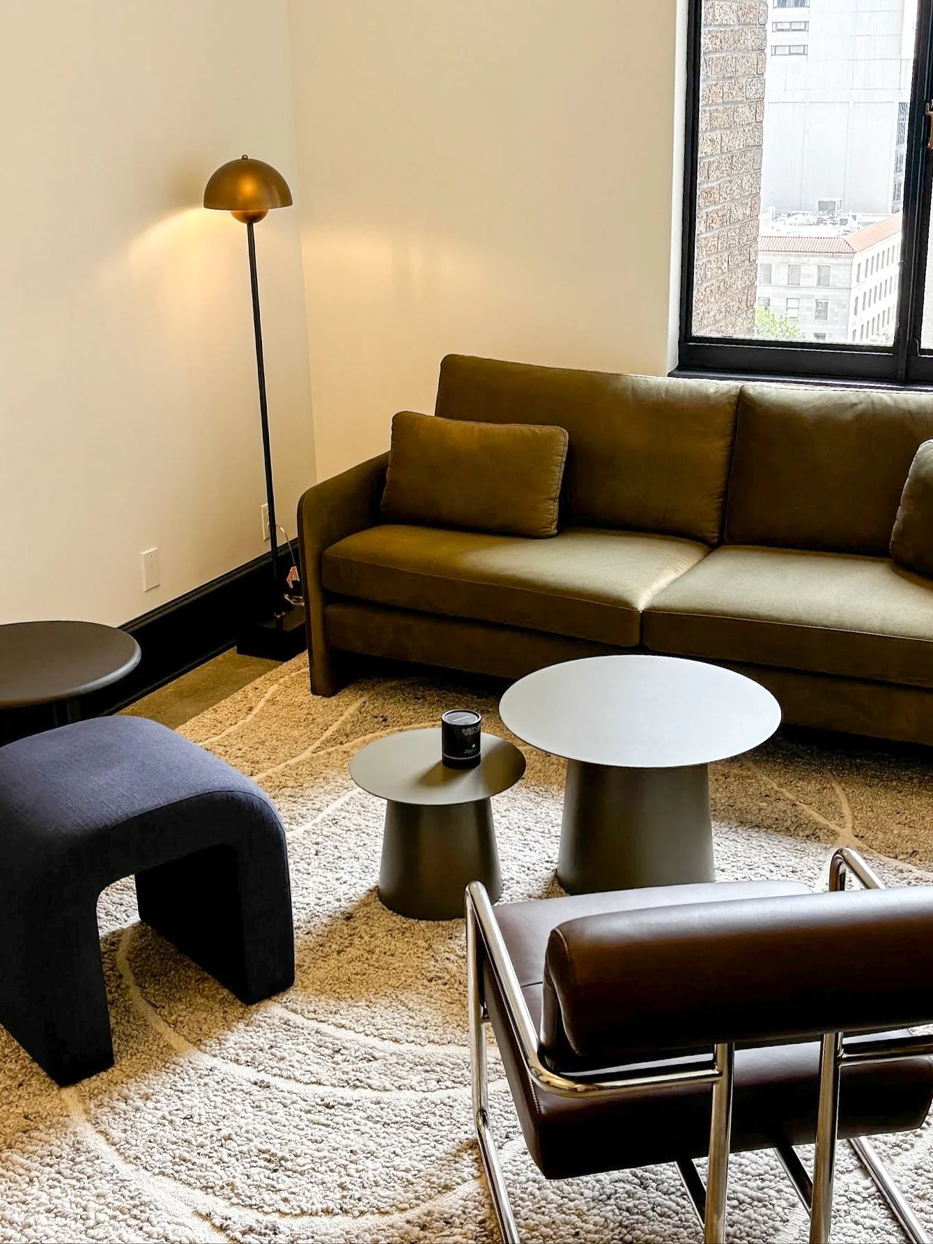 Office, but make it clubhouse ✨ couldn&rsquo;t imagine a better way to celebrate our 1-year anniversary than to share our first official install! 

#seattleinteriordesign #seattleoffice #womenindesign #womenownedbusinessً #commercialrealestate #seatt