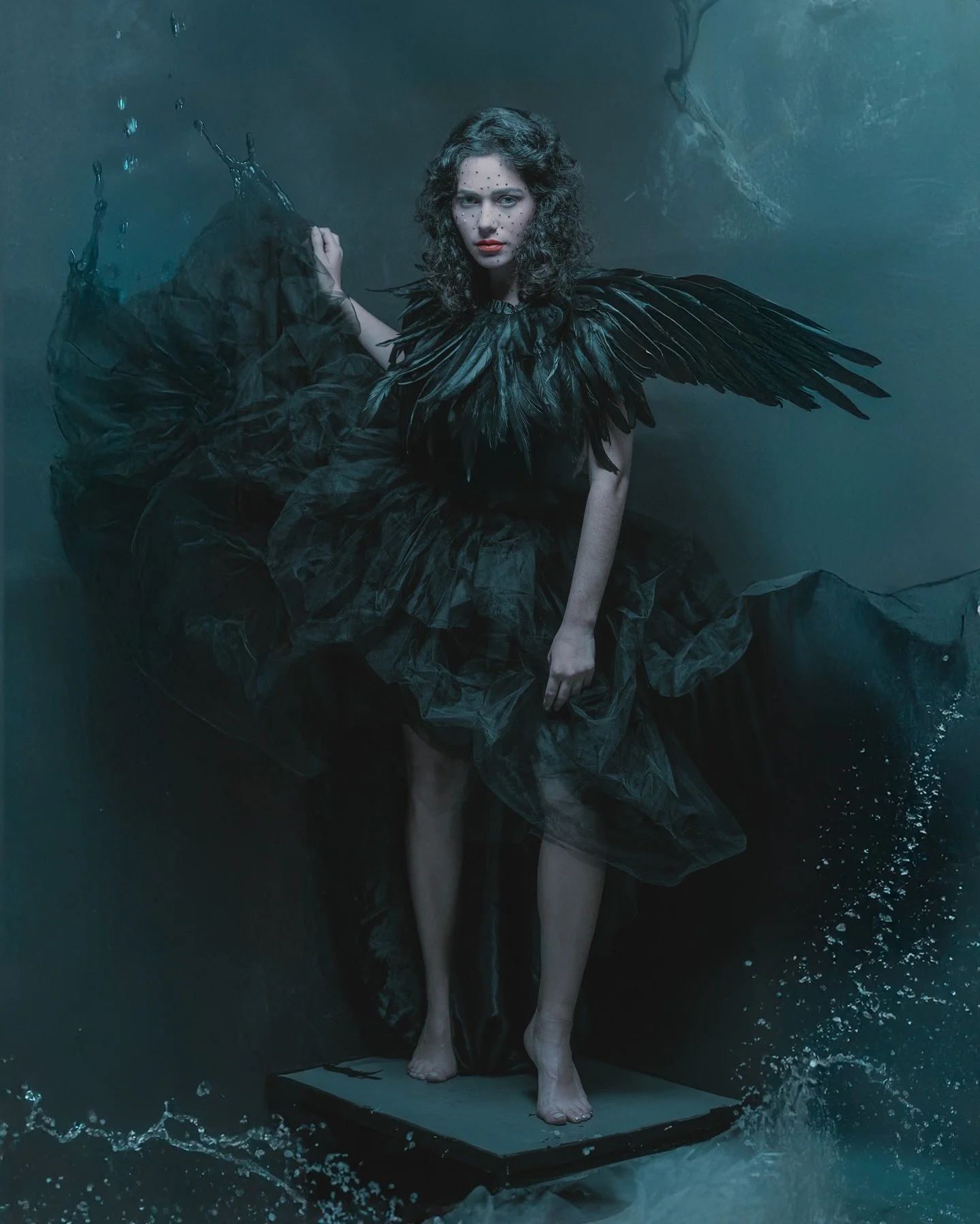 Vatten 3 
Photographer/creative director/fx @hunkelswede 
Model @taylorhollanddd agency @scoutmodelagency 
Mua @alina.macks producer @yashican_ assistant @that.cherrieamaya 

#HalloweenPhotography #DarkArt #FineArtPhotography #HauntingBeauty #SpookyS