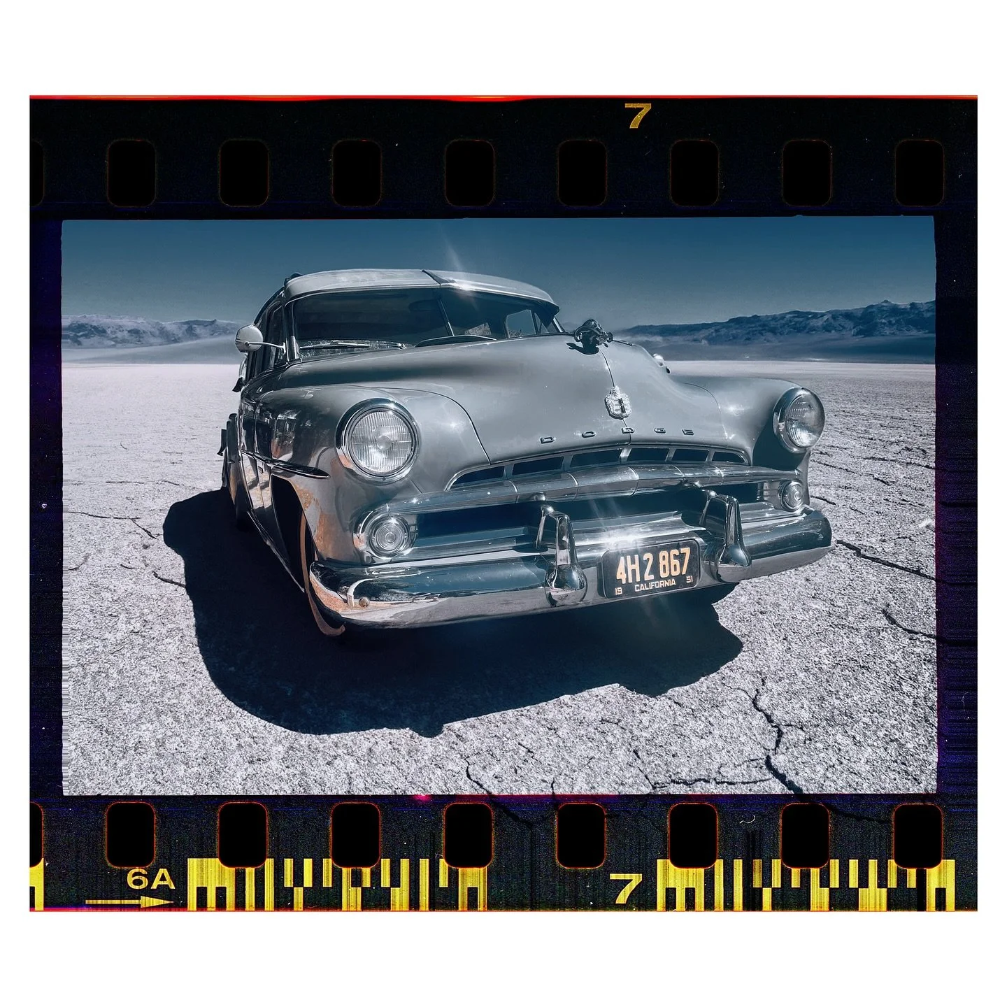 Another one for the American car series 
Photo @hunkelswede , I use to shoot Mitsubishi ads for years and now I just shoot old cars for fun 🤩 
Enjoy 😉 

#VintageCar #ClassicCars #RetroVibes #FilmPhotography #DesertVibes #ClassicDodge #OldCarLove #A