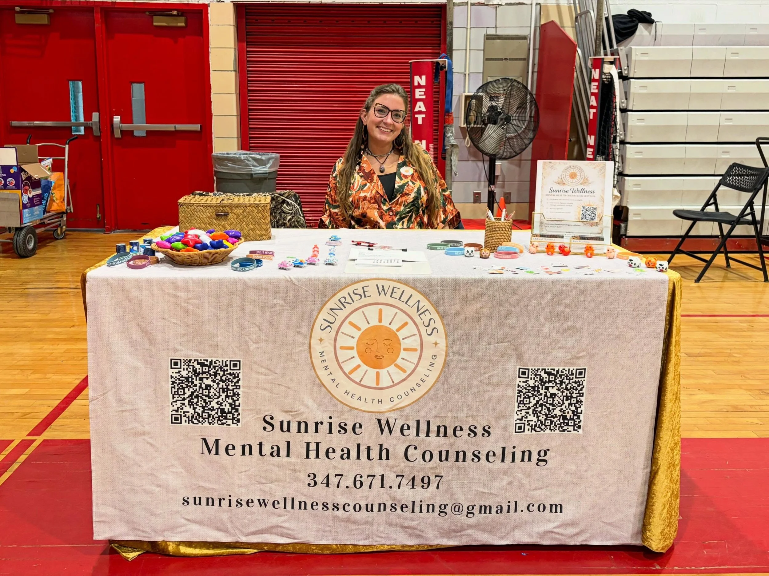 Had a blast and met some great people at the Shake It Off dance party hosted by the @pridecentersi ! Thx for having us and working towards bettering our community🌞💖
Catch us at the pride festival May 30th next ! We&rsquo;re here for you☺️ #communit