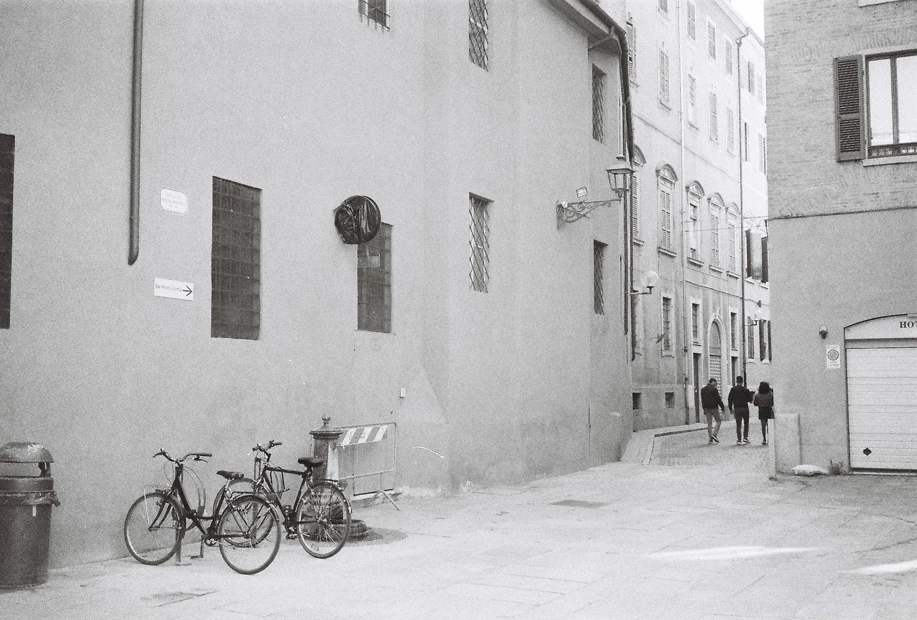 On foot, Modena