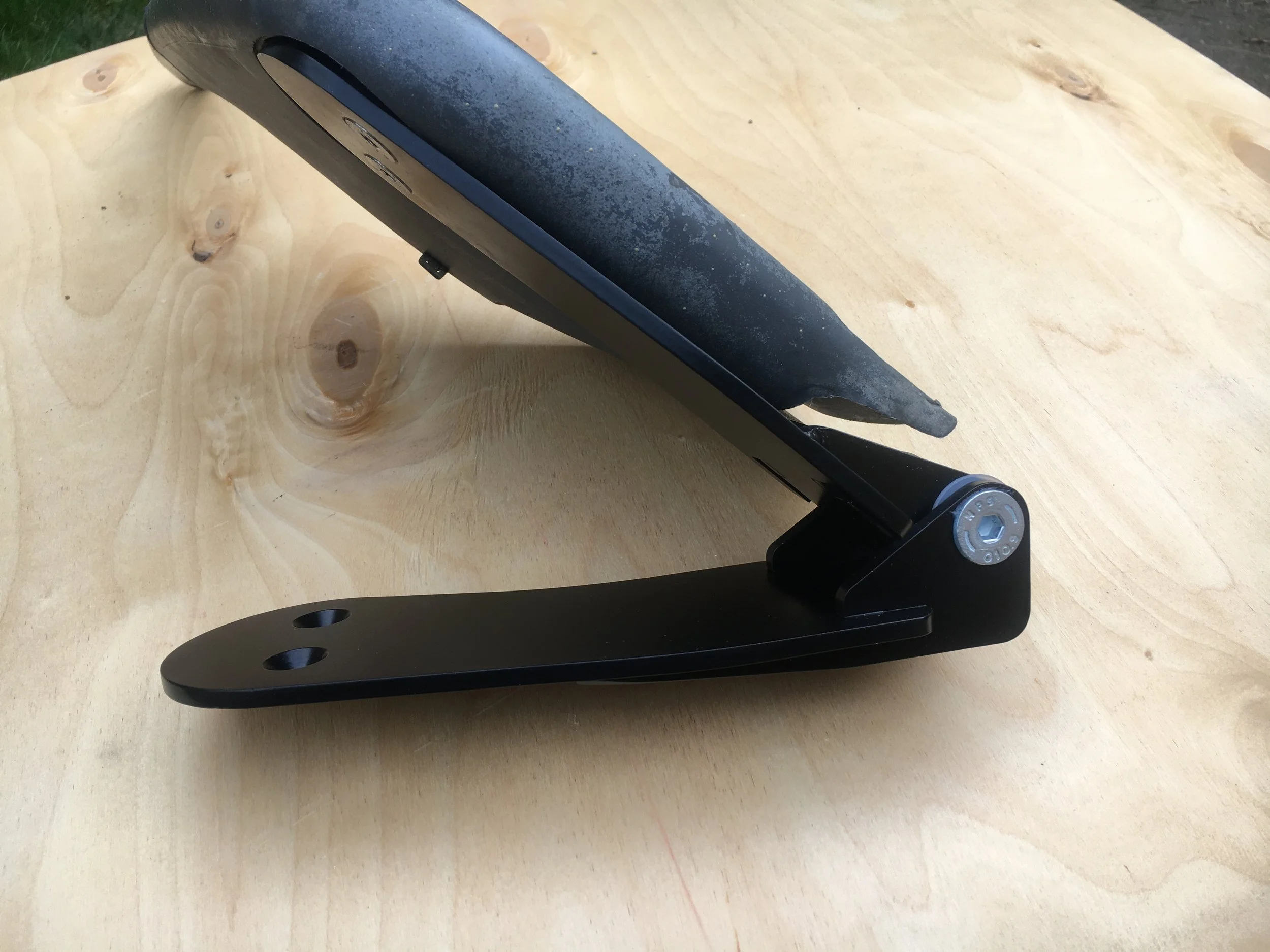 Parking brake adapter(hinge)for suspension (swing) seat. — AudrioSwivels