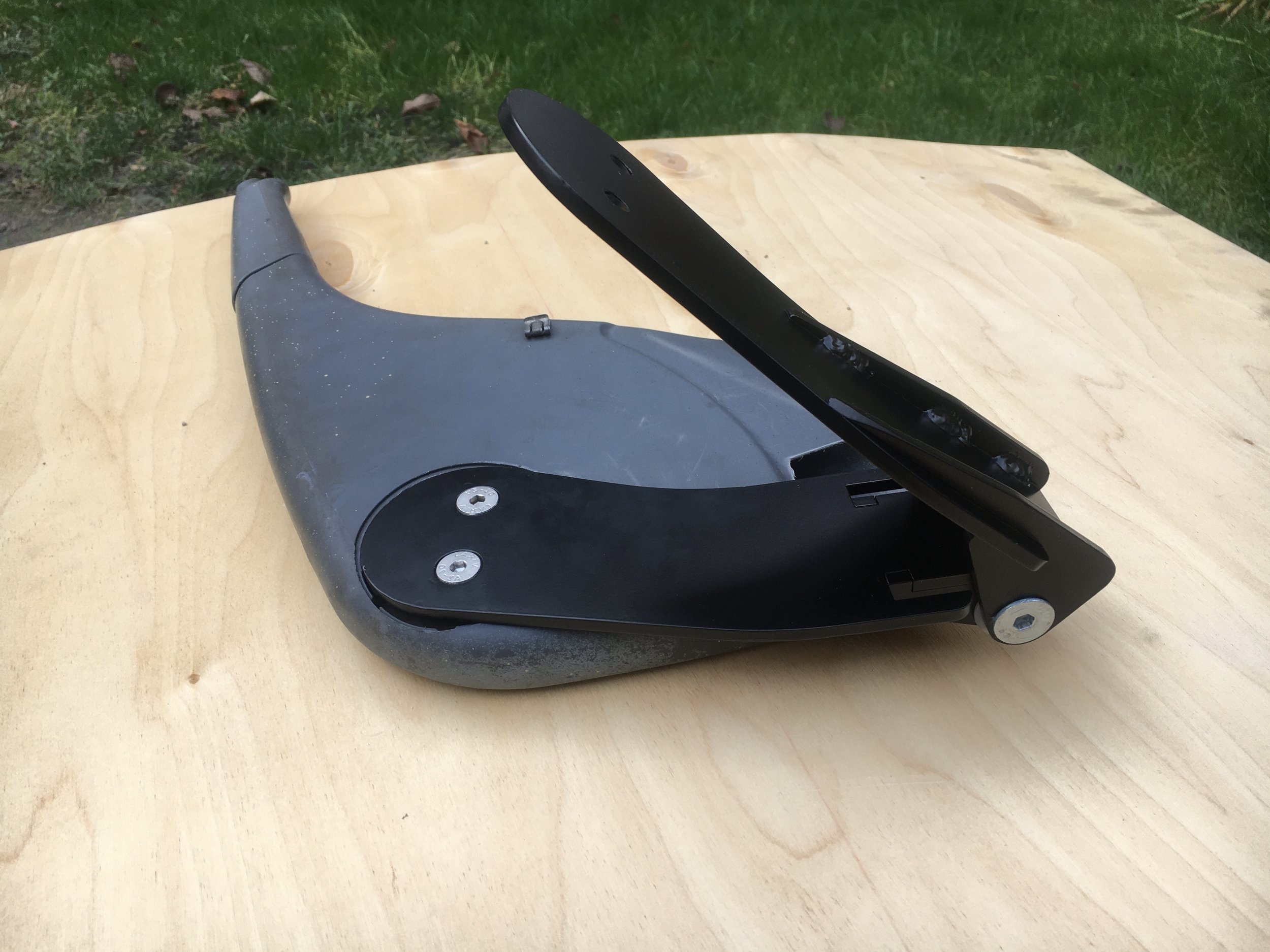 Parking brake adapter(hinge)for suspension (swing) seat. — AudrioSwivels