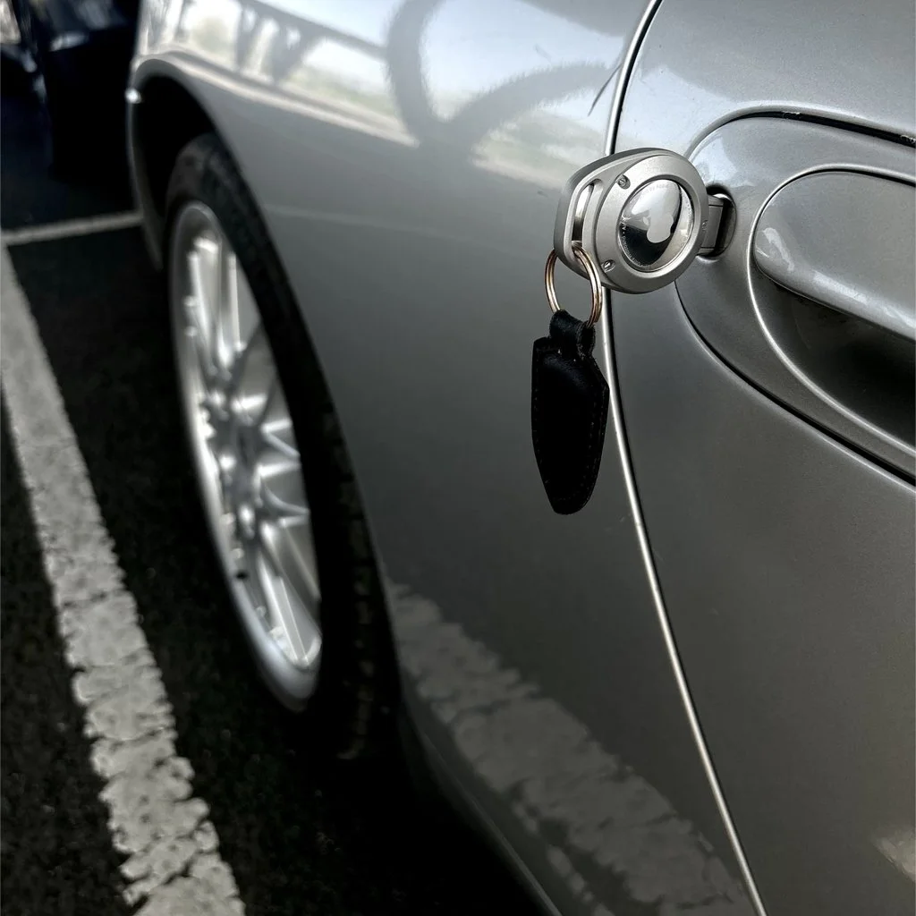 PORSCHE 996 WITH AIRTAG KEY.jpeg