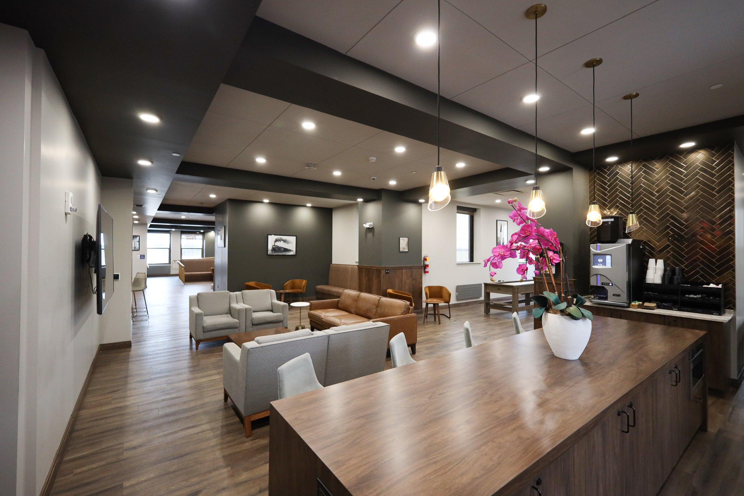 TerminalTower-Amenities_12-2025_CommunityLounge-03-2.jpg