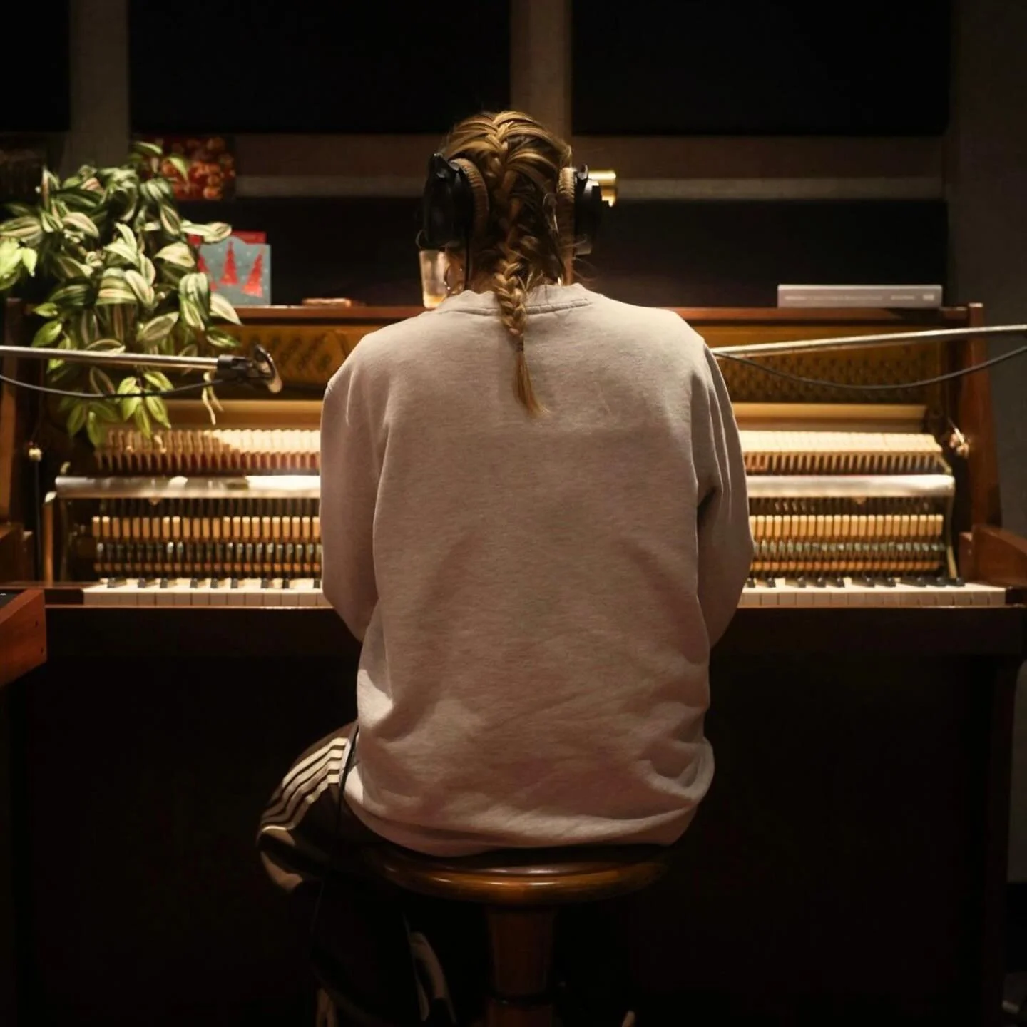 New Music Friday met Amber Music 🧡 Nu te beluisteren in New Music Friday NL, Je Moerstaal en Mooi Nederlands op Spotify🎵

@musdame 
@krystlmusic 
@oliveraronmusic 
@kindhumankindhuman 
@waakhondwaakhond 
@newdawnband_