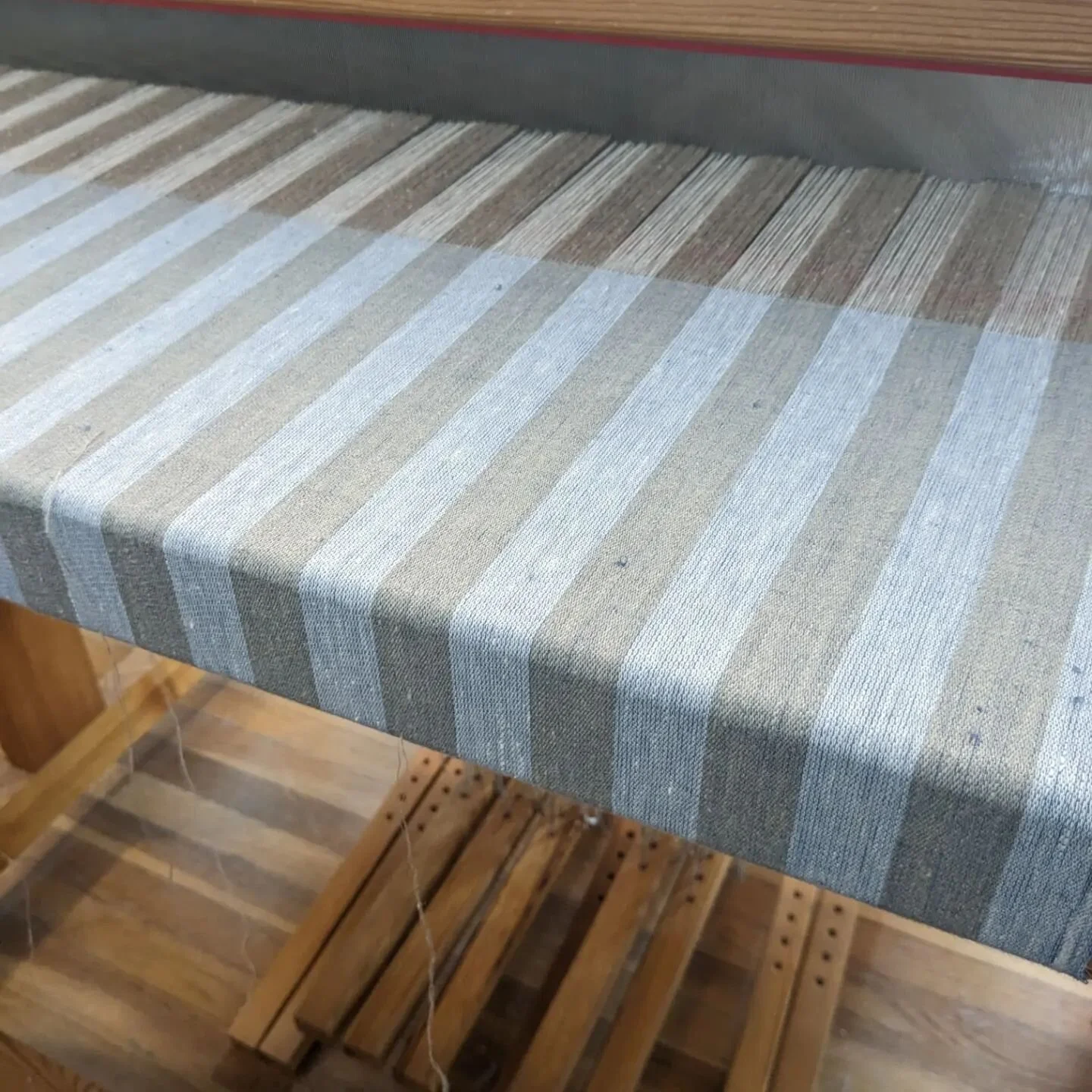 #satin #linen #handweaving #weavingwednesday