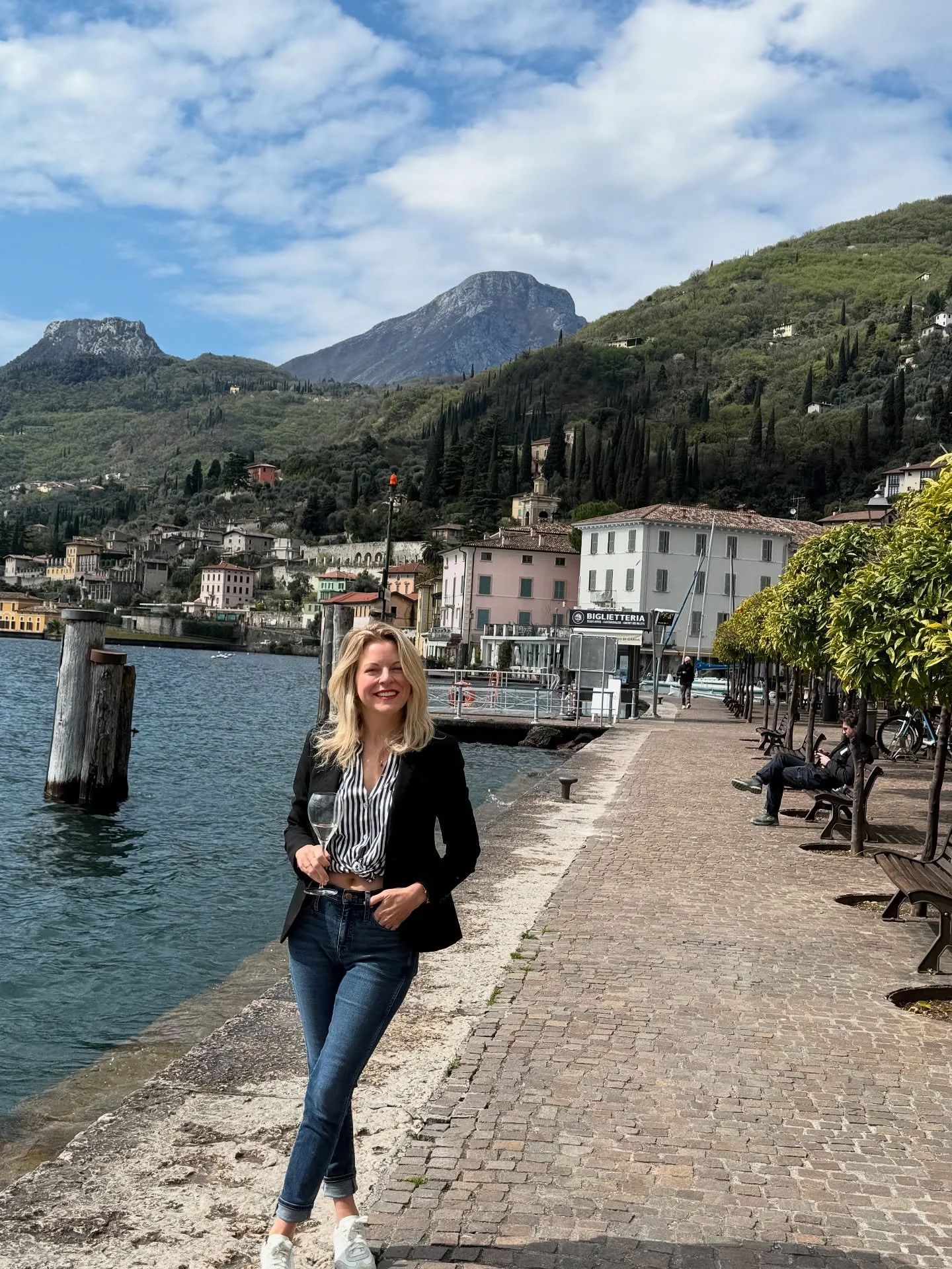 Ending (or starting) a trip to the ⛷️ Dolomites with 🍋 Lake Garda is the limoncello on top of the perfect shoulder season trip. A late-March snowy week in the mountains with the welcome springy contrast of lemon trees and lakeside strolls. And the e