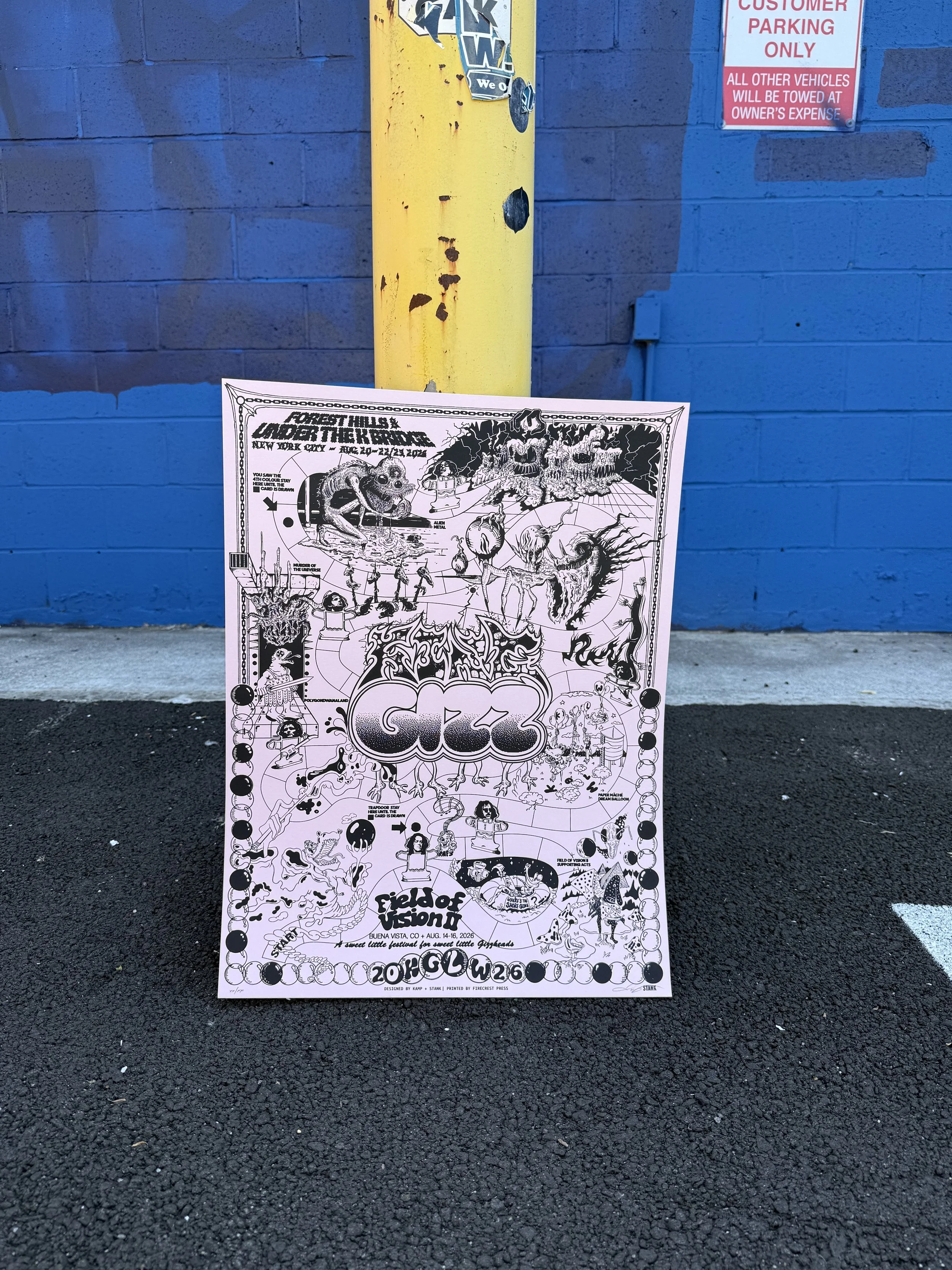 KGD26_MERCH_printed_gizz_kampstank_collab_keyline_pink1.jpg
