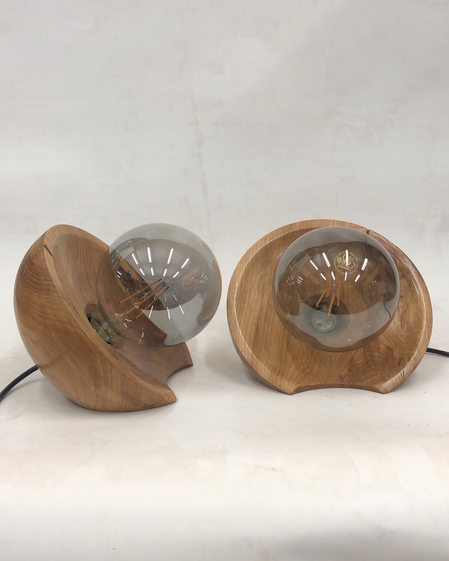 It&rsquo;s been a while&hellip; I seem to have more fun making things than posting. But here&rsquo;s a nice set of (night-)lights: probably centurie-old oak, combined with a 125 mm smokey LED.  Zo, da&rsquo;s weer even geleden. Ik heb meer plezier in