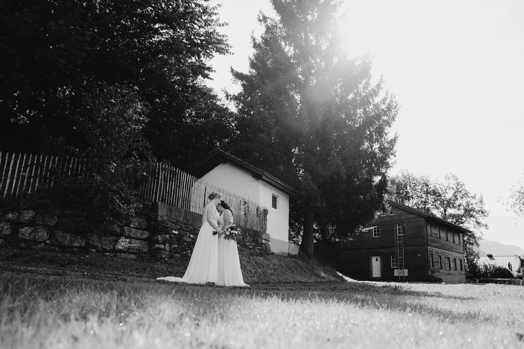 Liebe ist Liebe. Wir fotografieren Hochzeiten von Menschen, die sich lieben – unabhängig von Geschlecht, sexueller Orientierung oder davon, wie eure Liebe aussieht.