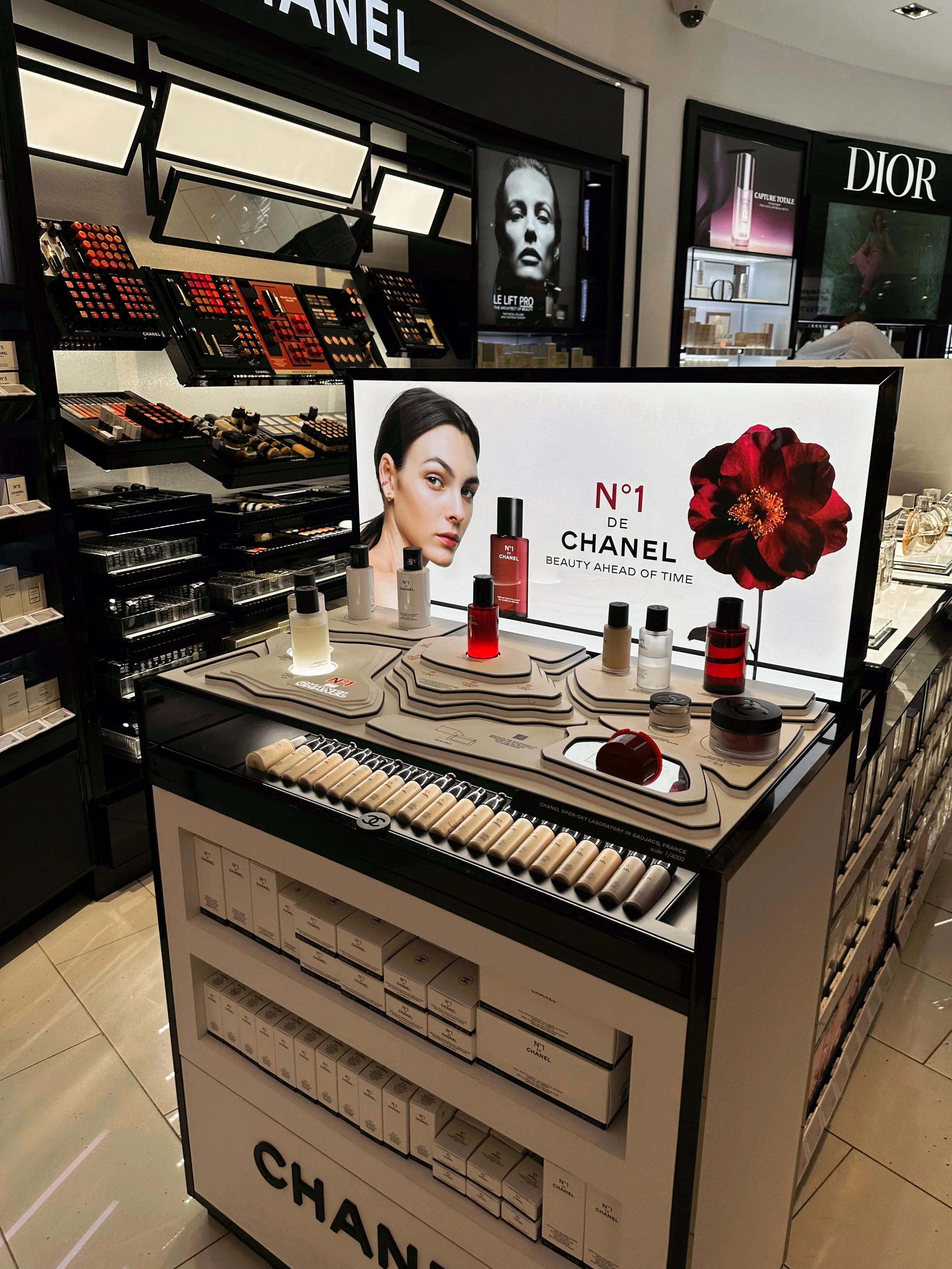 Chanel Gondola QR Code for Product Details, JFK, Terminal 4 — Rettech