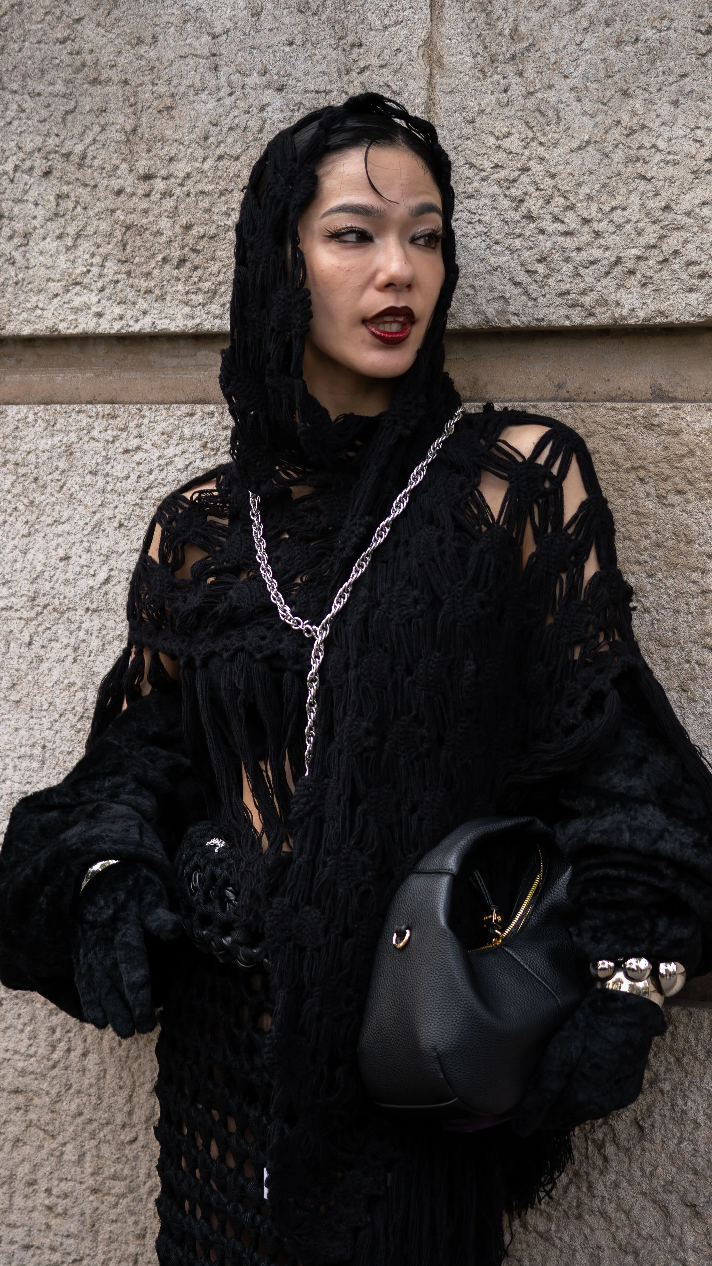 Photo portrait mode à la Paris Fashion Week 2025 au défilé Rick Owens