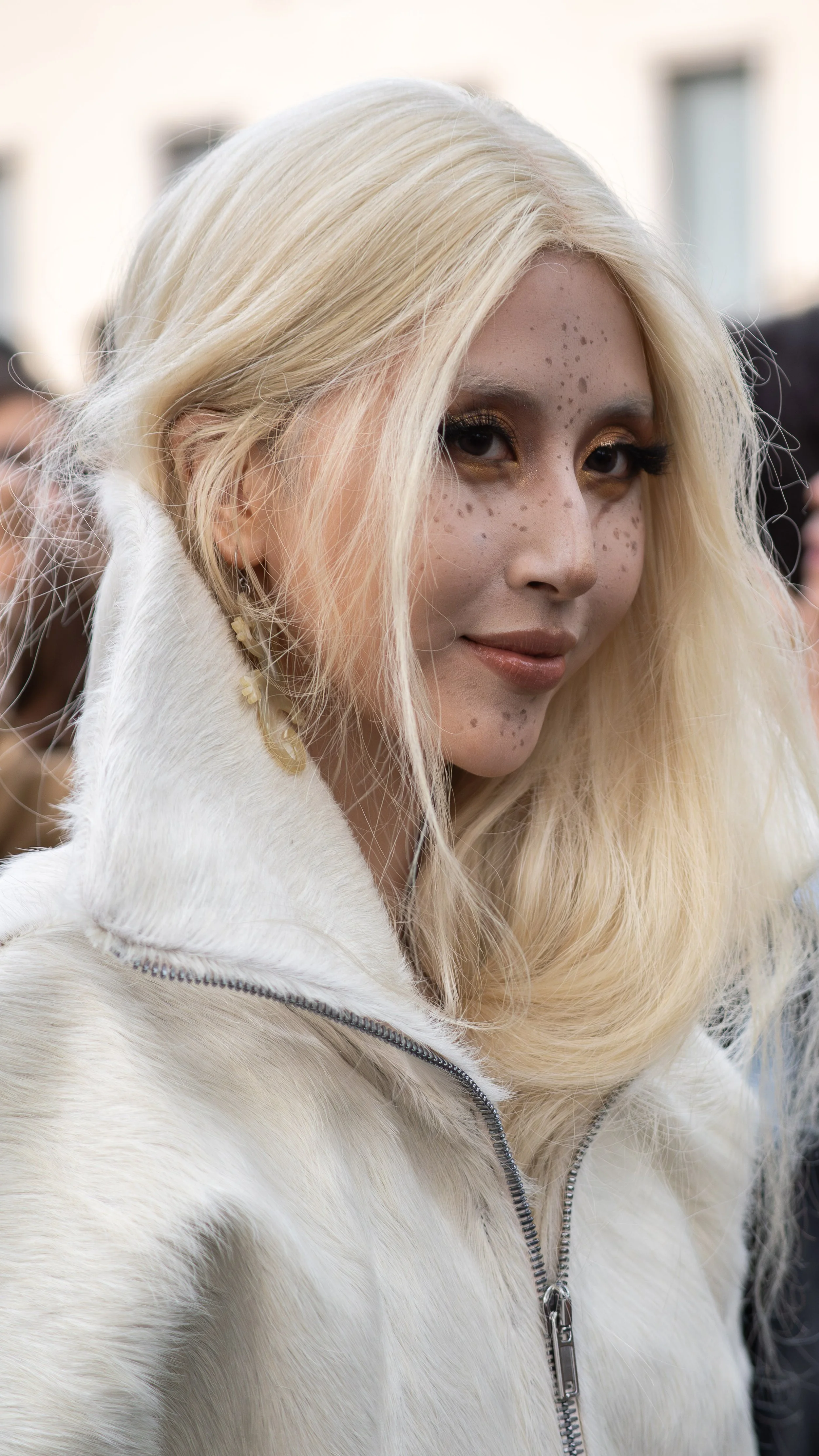 Photo portrait mode à la Paris Fashion Week 2025 au défilé Rick Owens