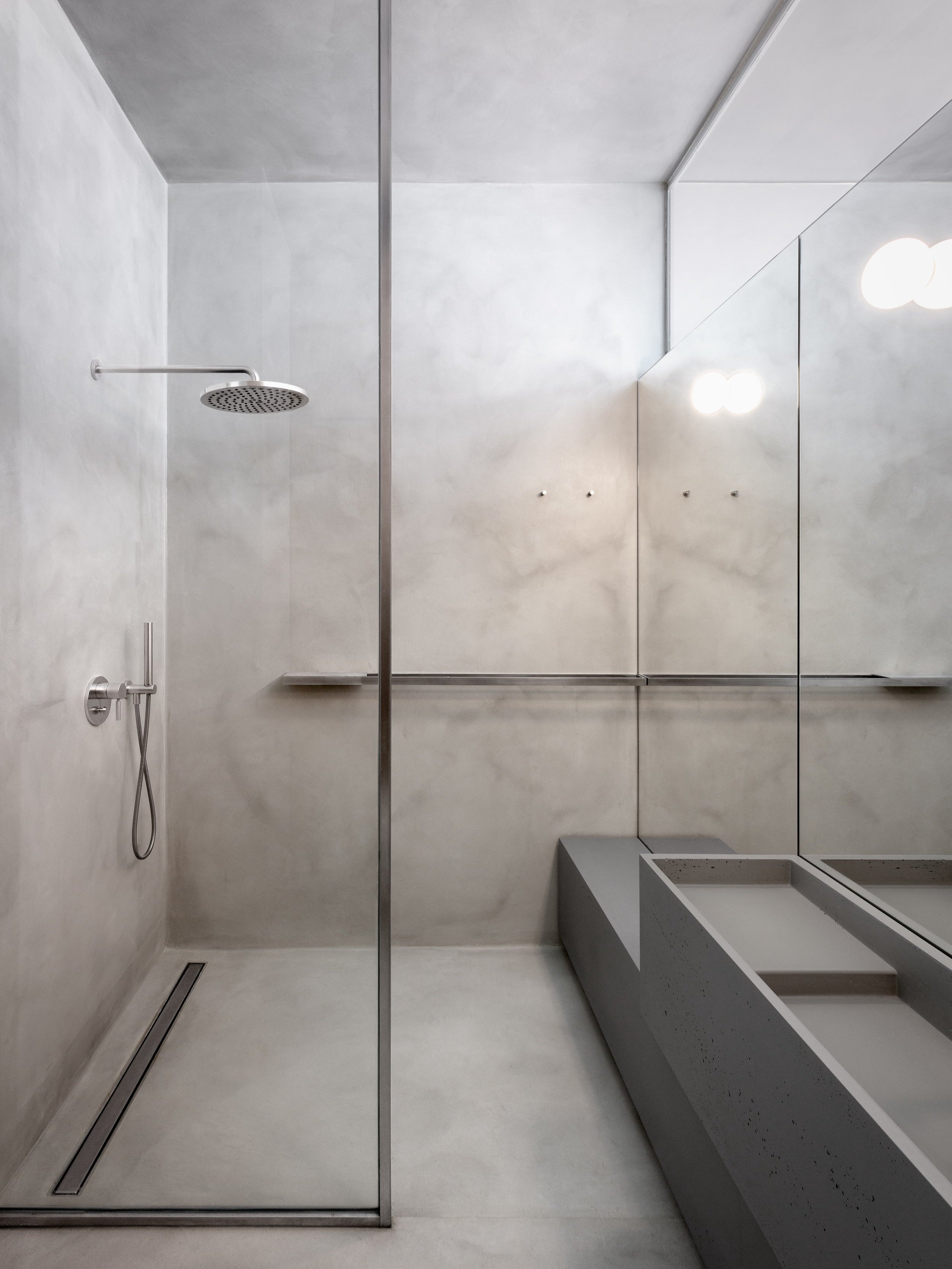 Bathroom_02.jpg