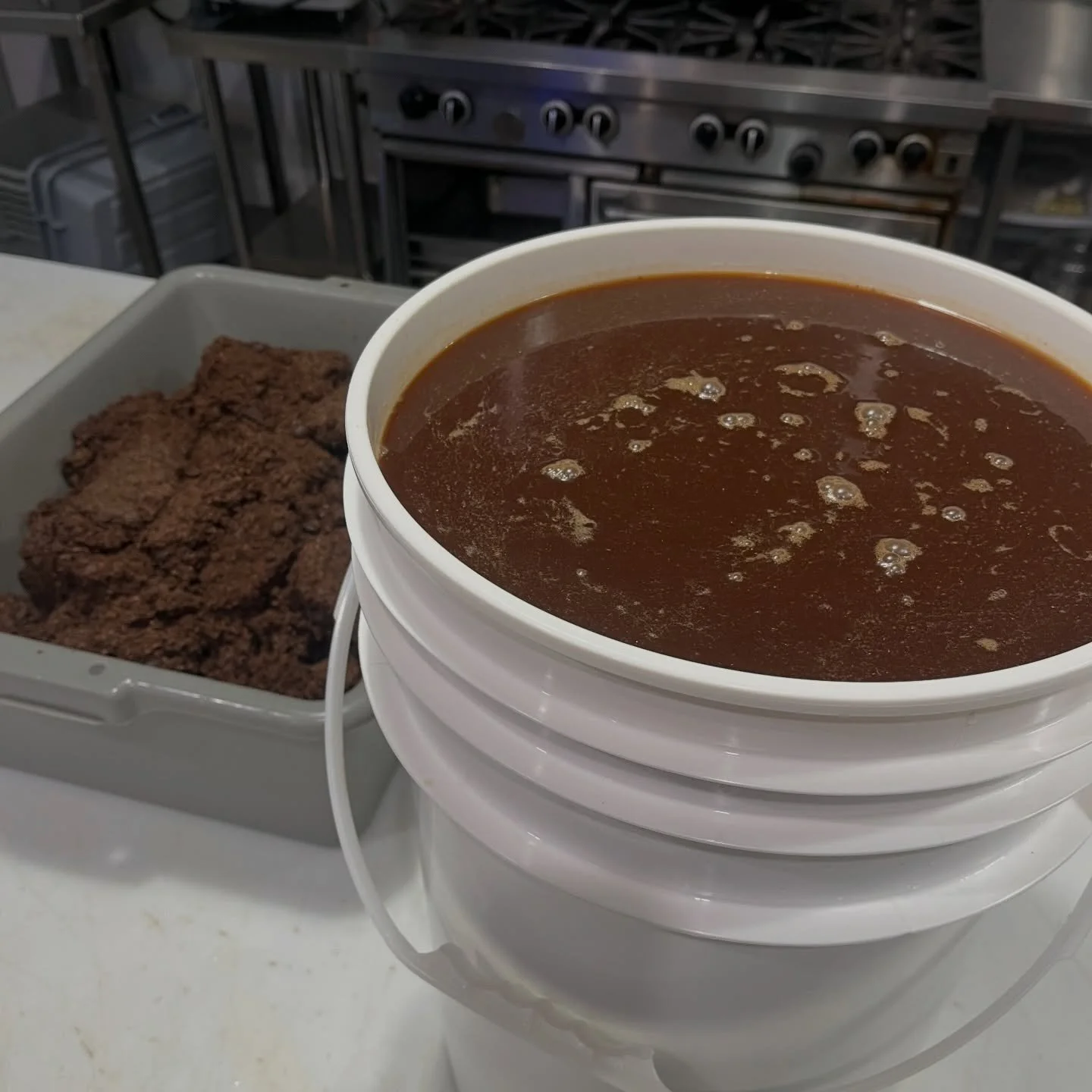 Just pressed the Coffee Shoyu today ☕️! Got about 20kg out of it all said and done 🤘🏼
For this beauty, I teamed up with Henryk @neoncoffeeroasters and we made a soy sauce.  However we did not use soy beans at all.  We used coffee beans instead. 
I 