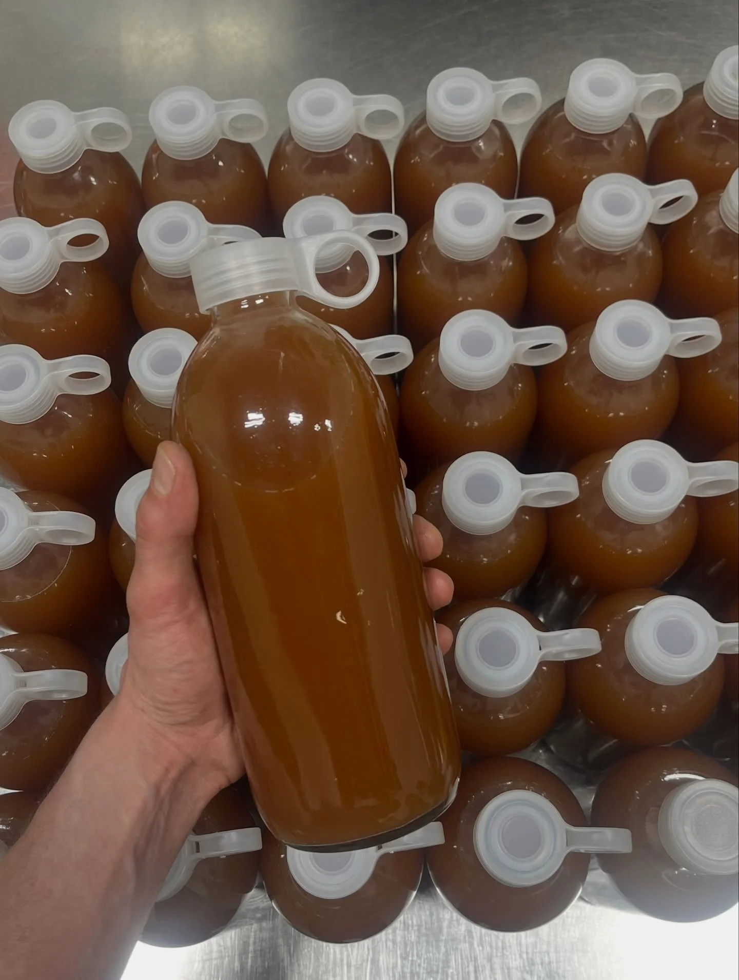 Brewed a big batch of Roasted Rosehip, Apricot, Black/White Tea and Anise Hyssop Kombucha for @missionhillwinery recently.  This one fermented for 21 days before I bottled it.  Super cool #collab .
Pretty stoked on how it turned out.  Strong and very