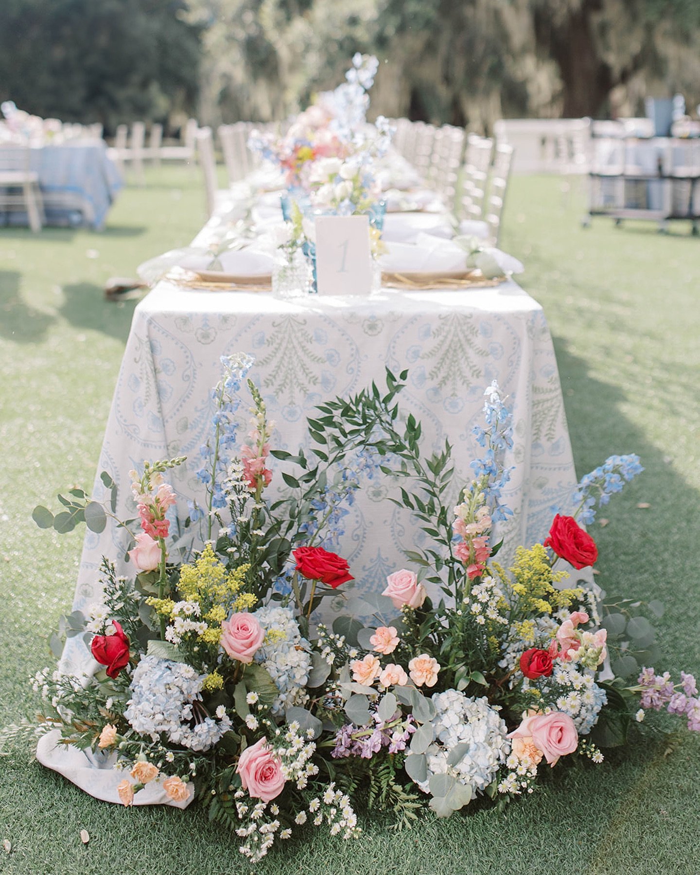 It&rsquo;s all in the details 🤍✨
&bull;
Wedding Day Details 🤍 
Venue: @bellacosaweddings 
Photography: @elizabethbaxterphototography @imkristenphotography 
Videography: @therealjdhd 
DJ: @graingertainment 
Catering: @cateringco.ofcentralflorida 
Ba