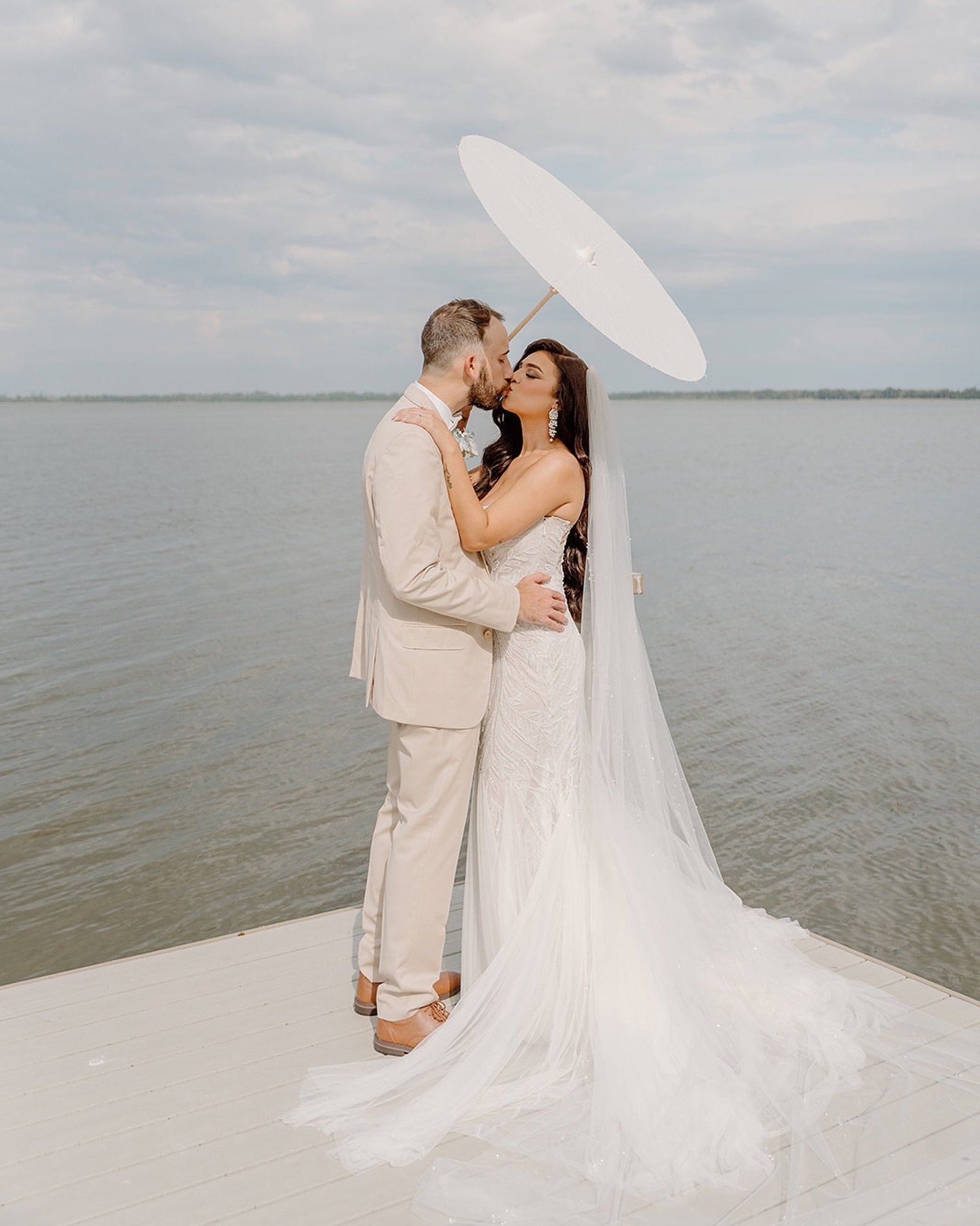 Madison and Hector 🤍 another beautiful wedding at @bellacosaweddings #orlandowedding #orlandoweddingvendors #orlandoweddings #orlandoweddingplanner