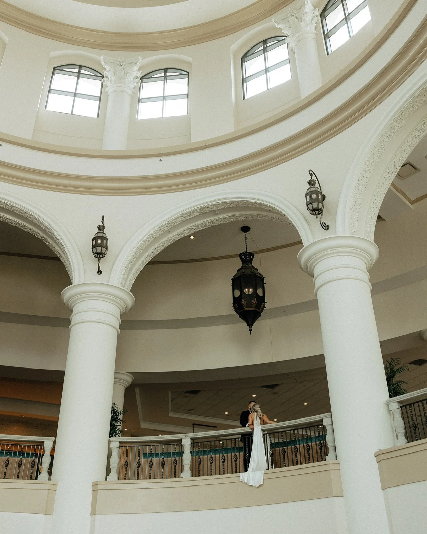 Can&rsquo;t get over this view ✨🦢
📸 by @amandamichelle.photo 
MUA - @audreyparkermua 
&bull;
&bull;
&bull;
#orlandoweddingplanner #orlandoweddingplanning #orlandoweddingplanners #tampaweddingplanner #tampaweddingplanners #orlandowedding #tampaweddi