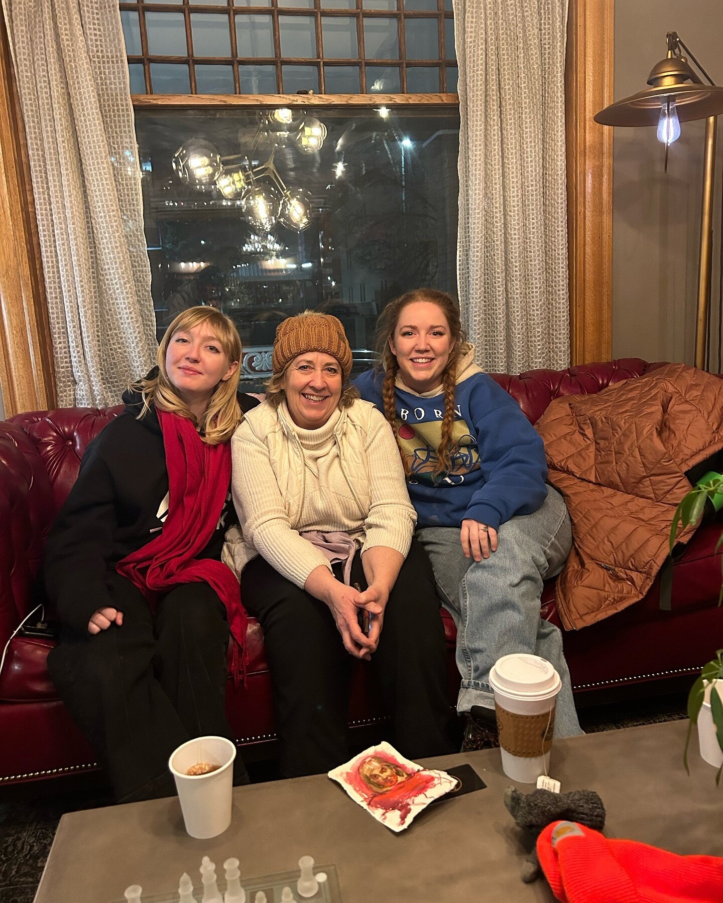 Philadelphia artists @kellymicca and @clarissakearart and Mom @nicmic63 traveled to the hostel for an art show of @sprickdaniel.

Whether with friends, family, or solo, we welcome all travelers to stay at the #1 USA Hostel. Book direct on our website