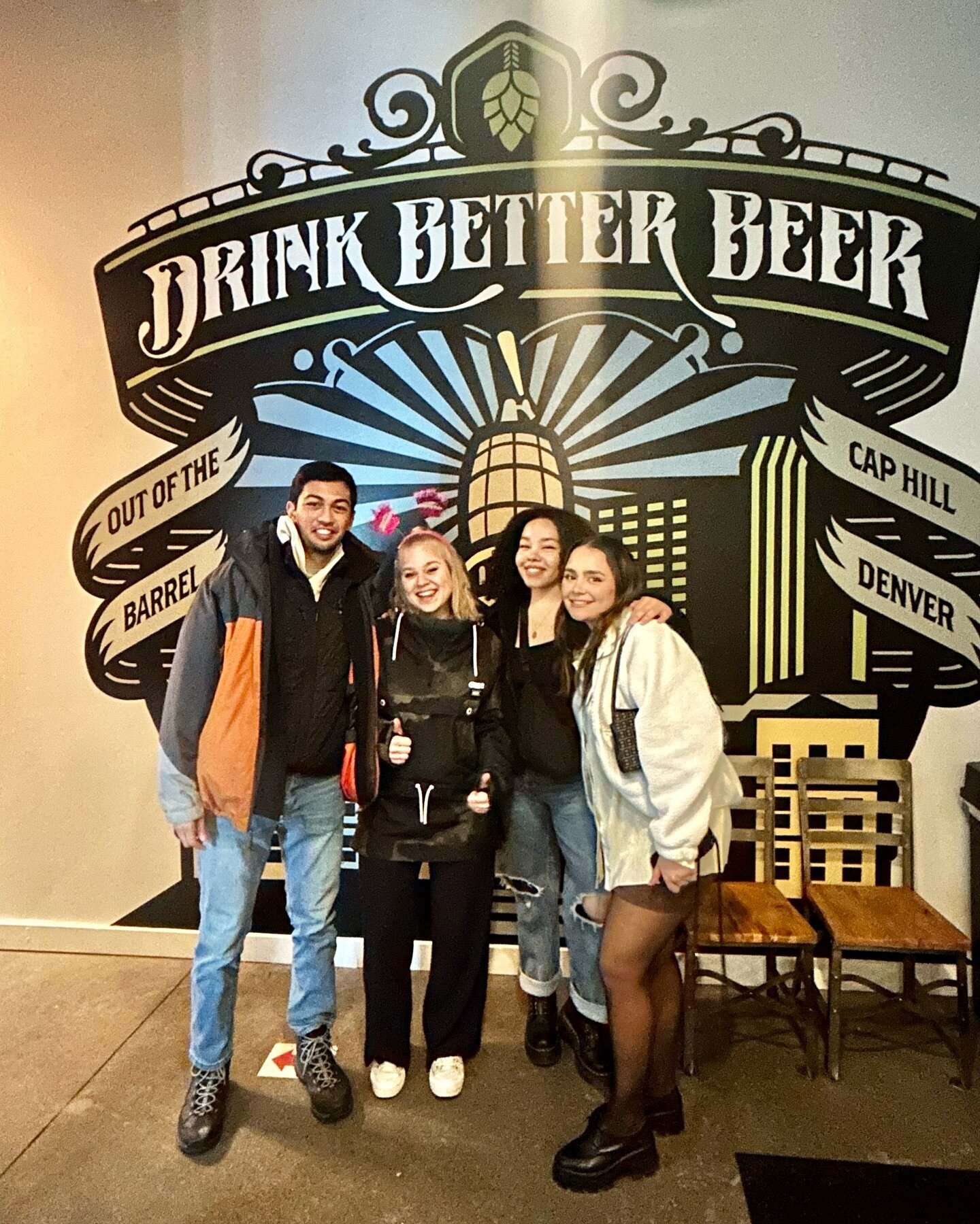 Enjoying the finer things in life like good beer and good friends 🍻 Thanks for having us on our pub crawl @outofthebarrelcaphill 🔥

#DenverBrewery #DenverBeer #EmberVibes #DenverHostel #HostelLife #SoloTravel #TravelingNomad #BestUsaHostel #Hostels