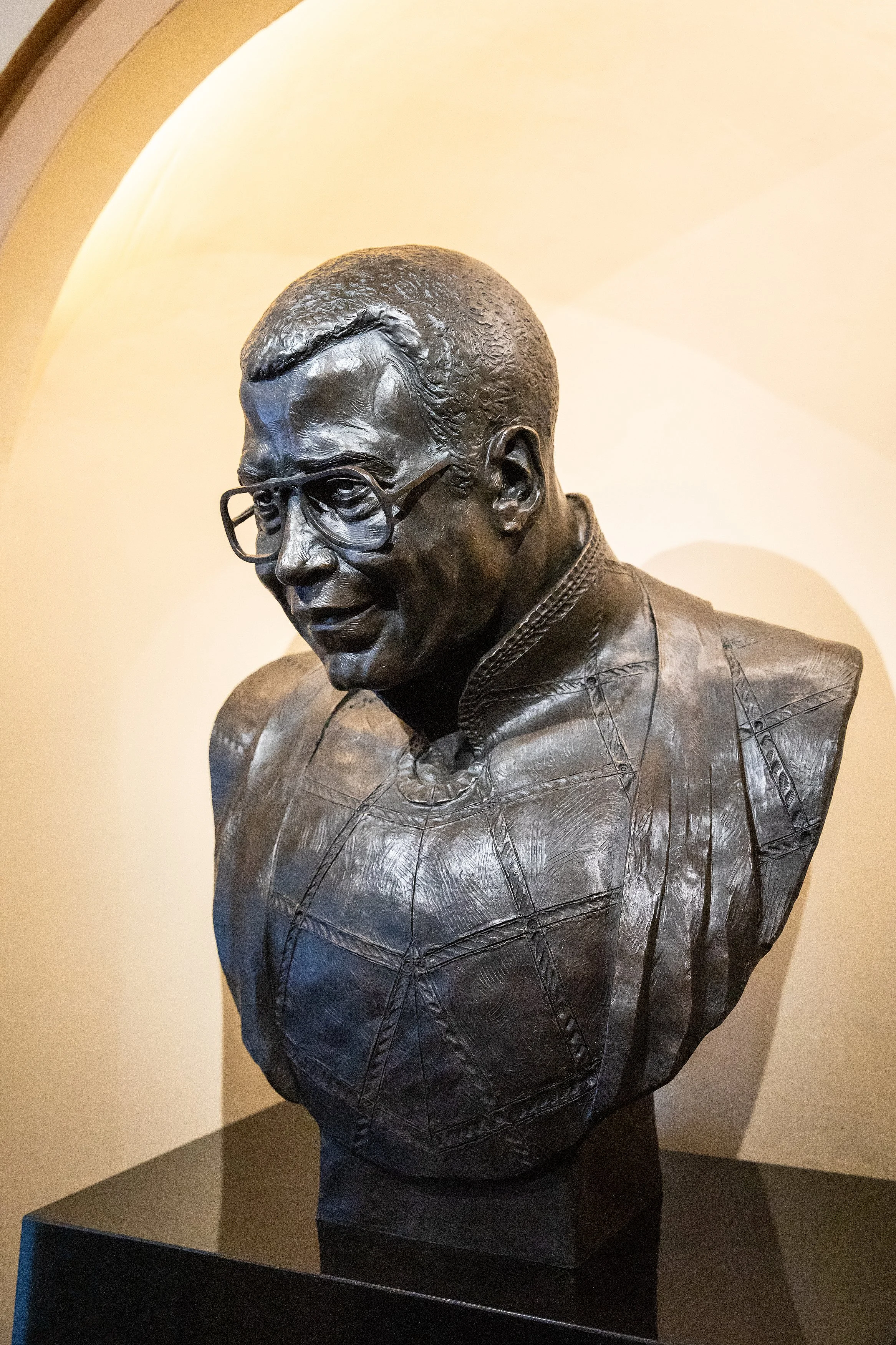 JEJ_Bust_Only_260615-16.jpg