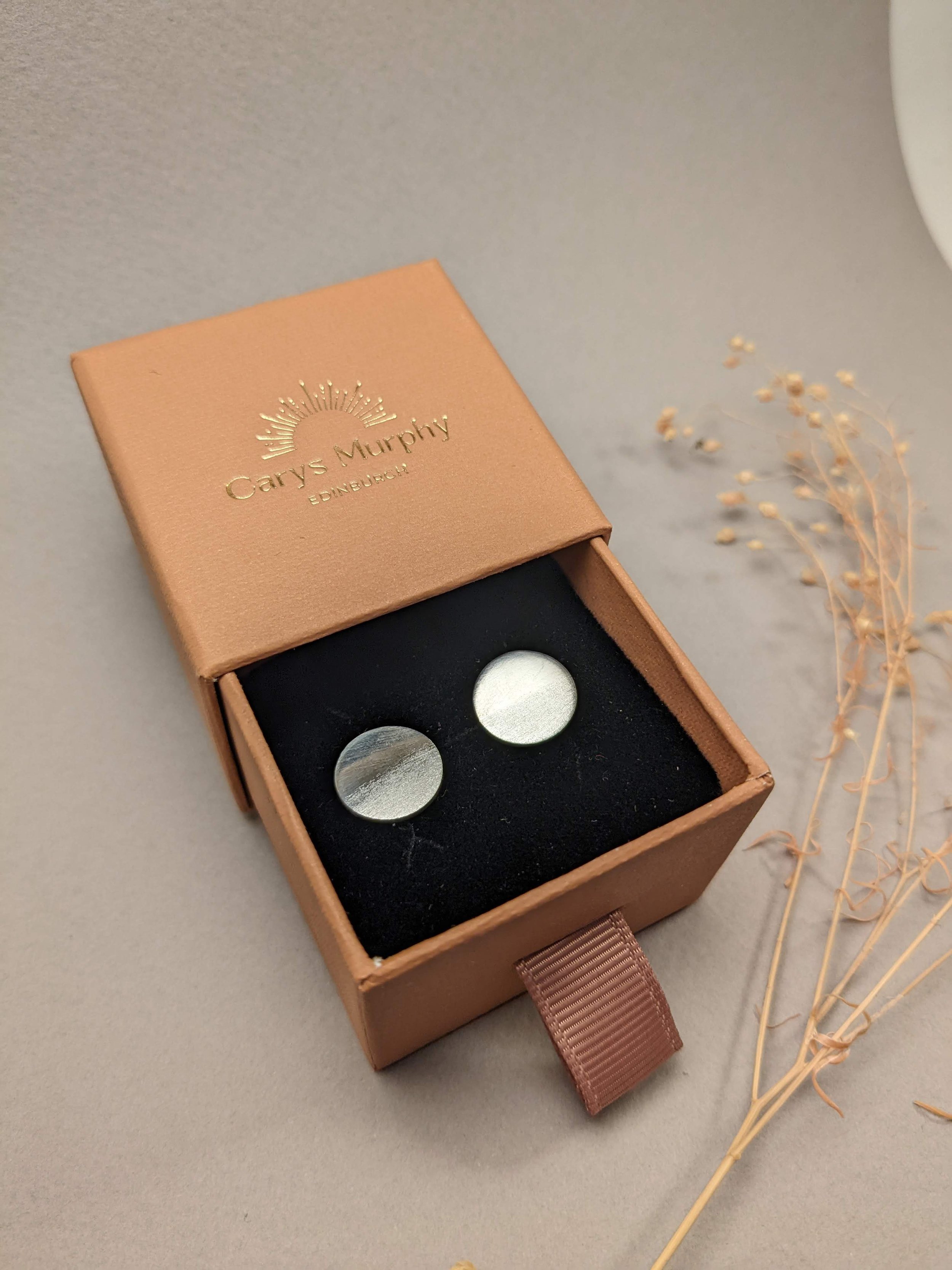 horizon studs