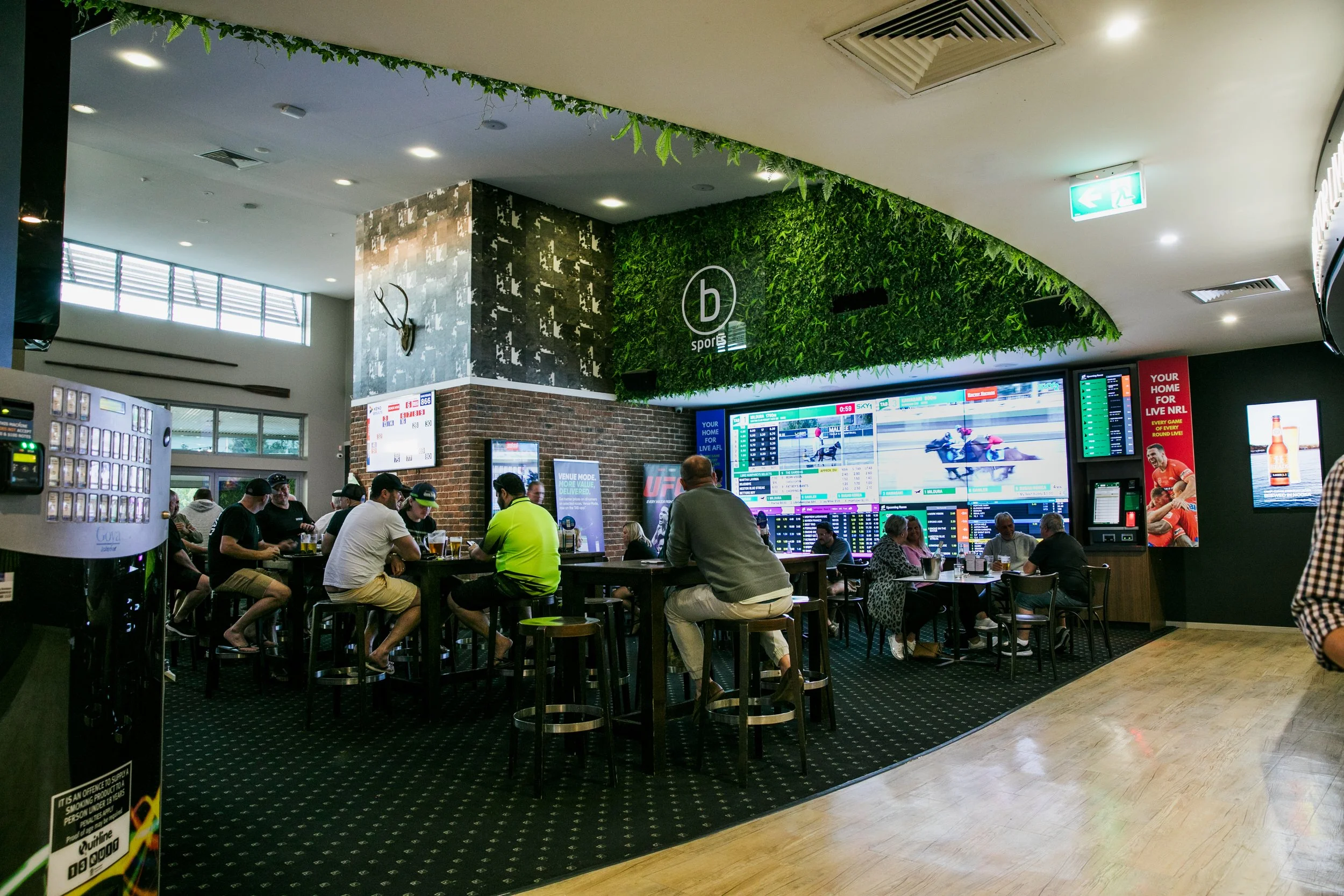 Brightwater Hotel Best Sports Bar Sunshine Coast — Brightwater Hotel